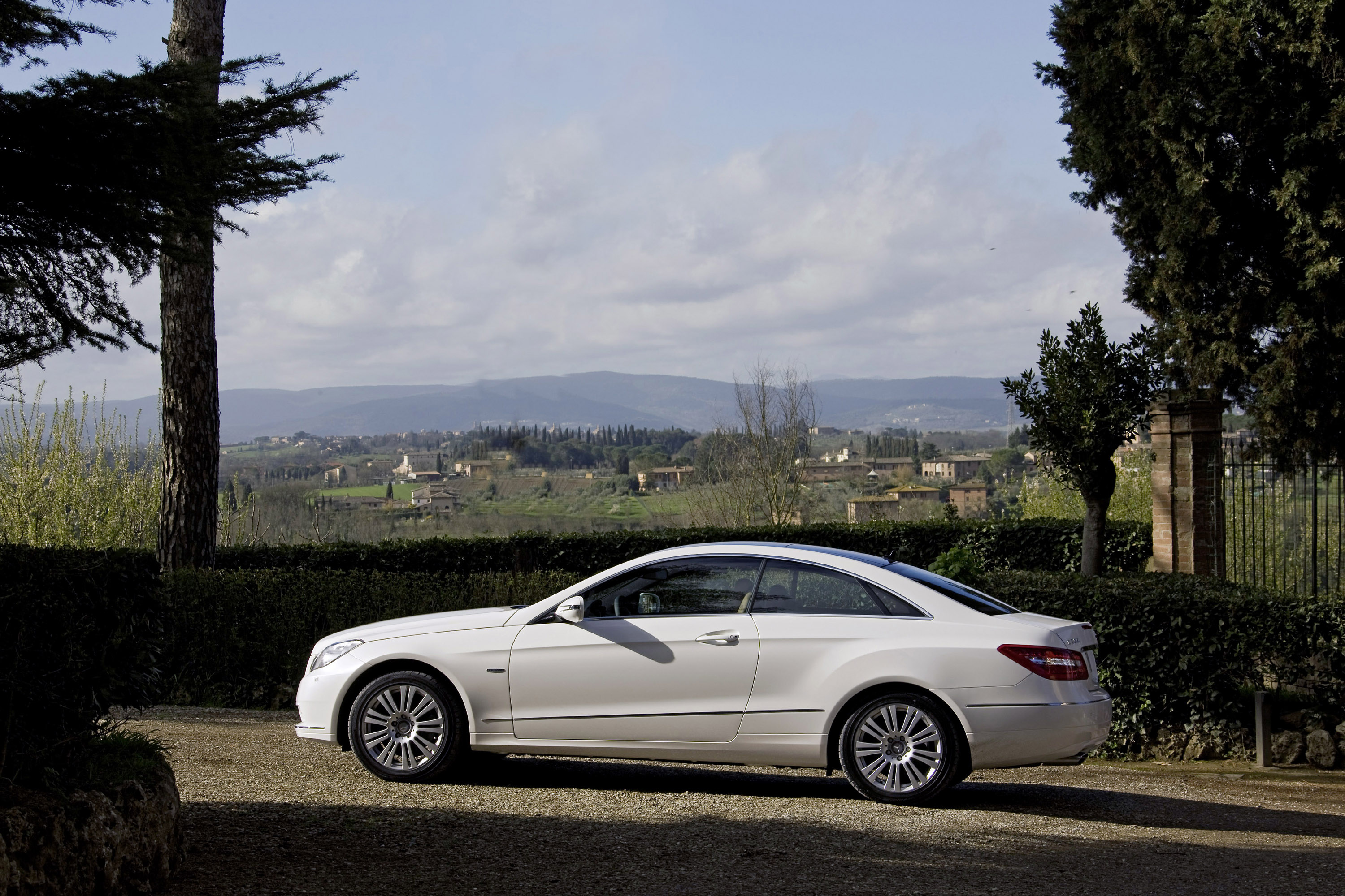 Mercedes-Benz E-Class Coupe photo #87