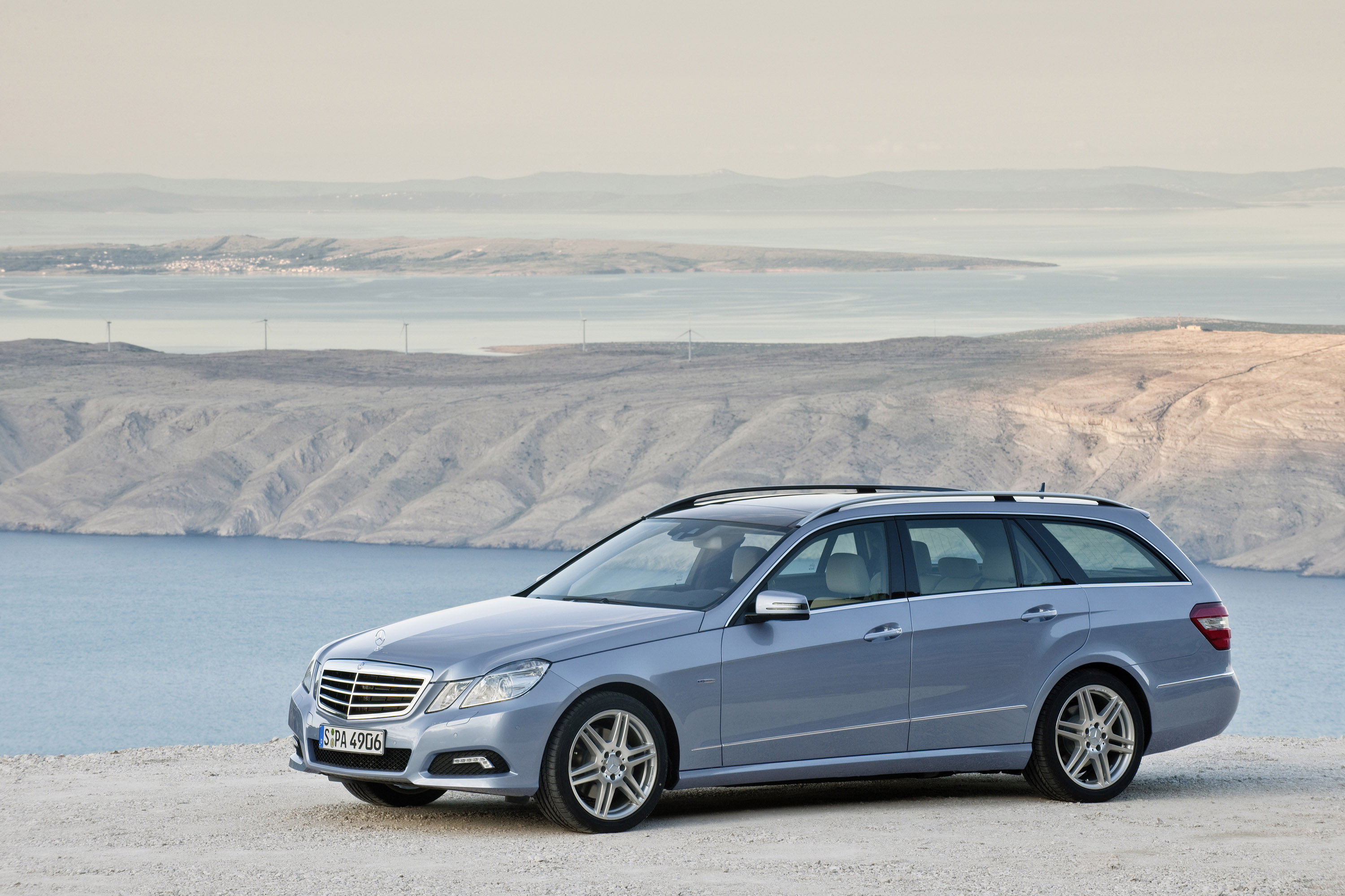 Mercedes-Benz E-Class Estate photo #3