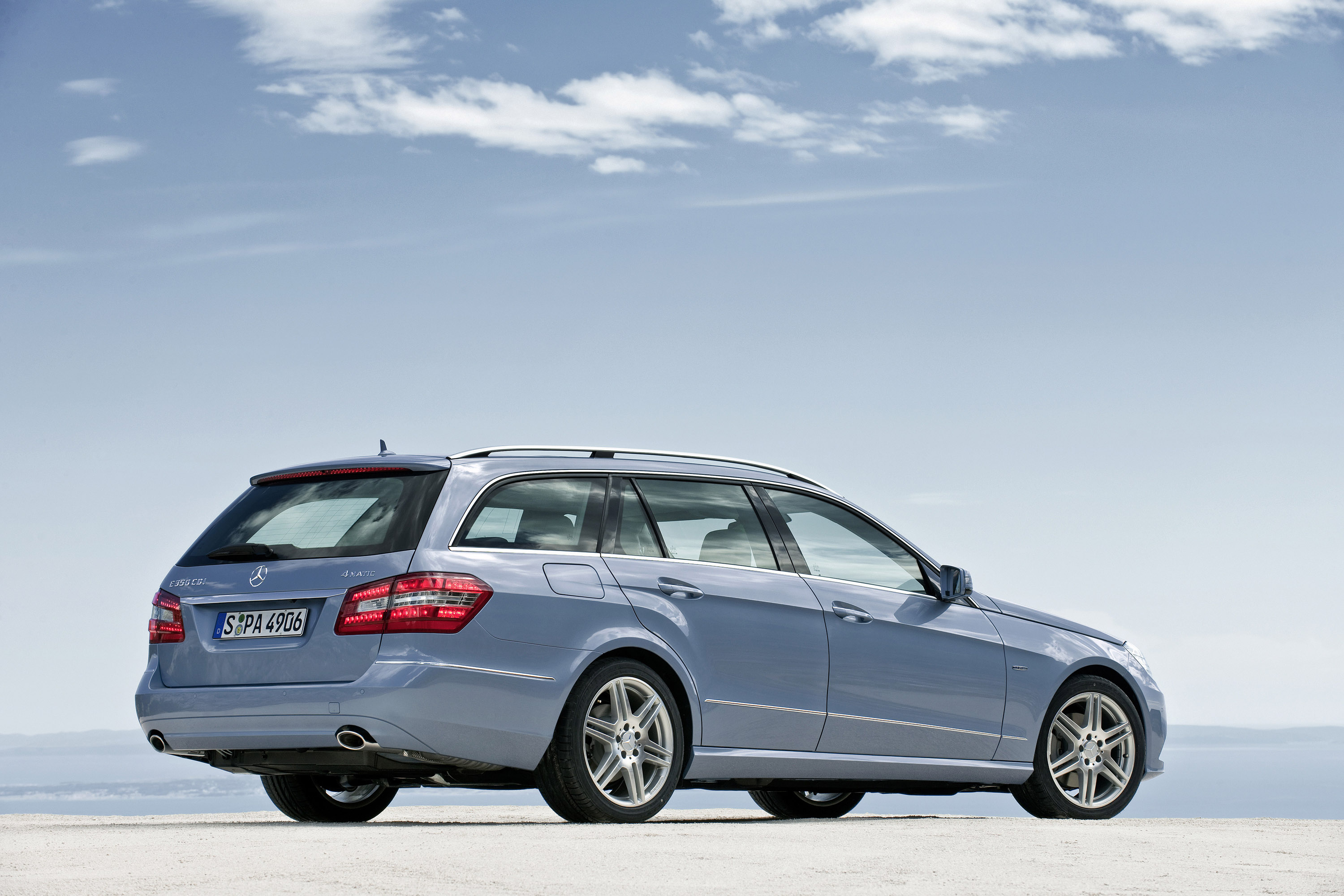 Mercedes-Benz E-Class Estate photo #20