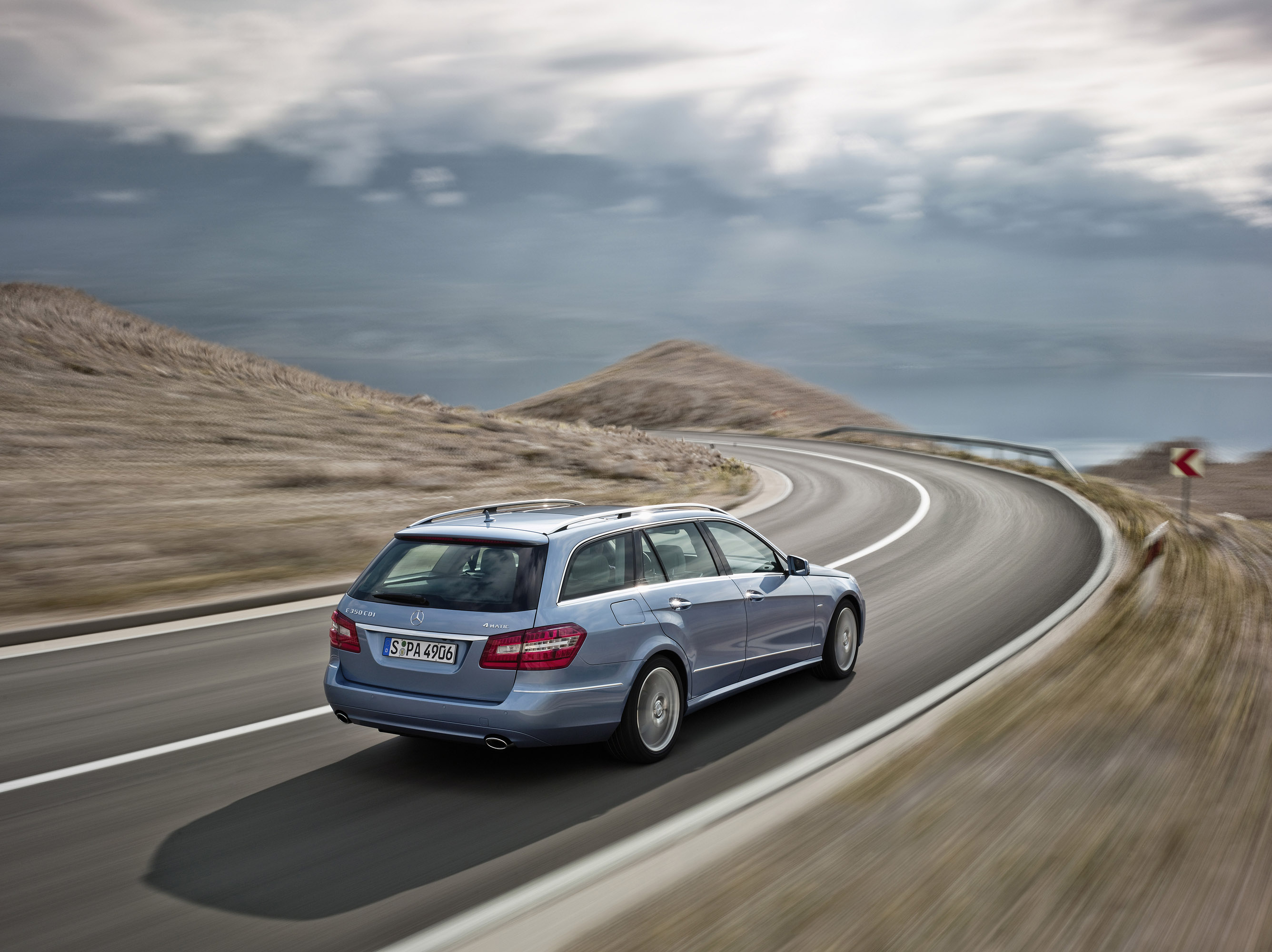 Mercedes-Benz E-Class Estate photo #22