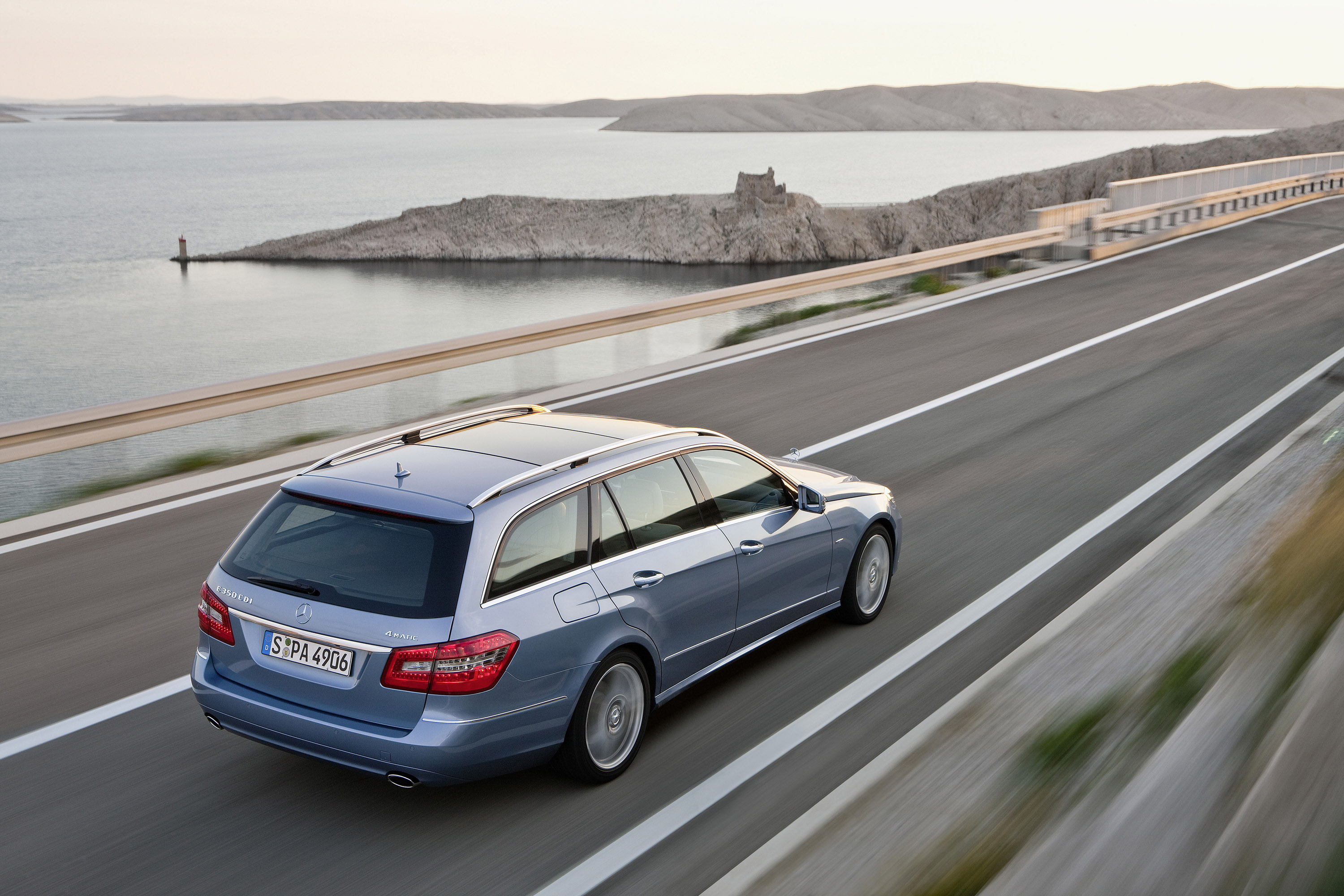 Mercedes-Benz E-Class Estate photo #24