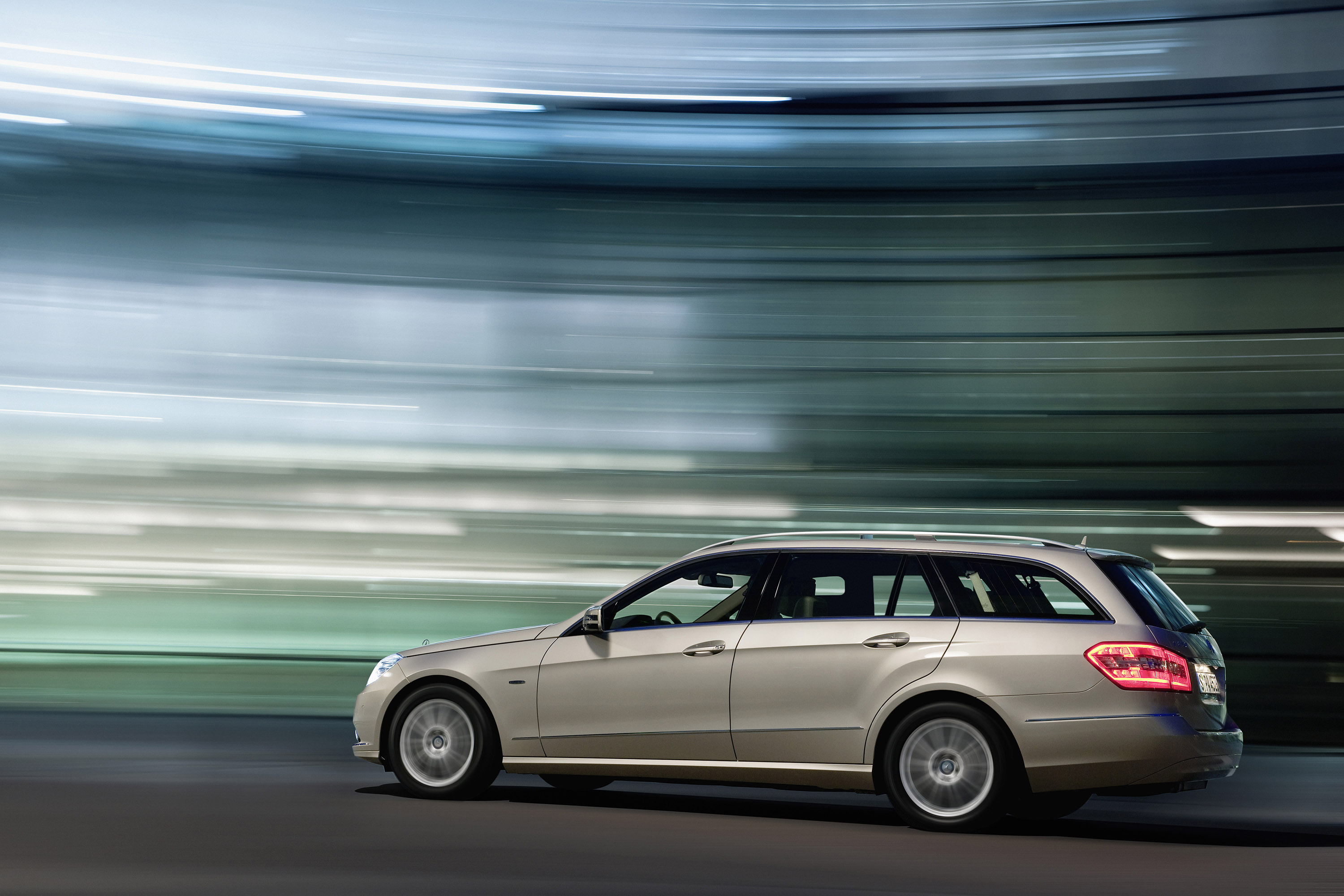 Mercedes-Benz E-Class Estate photo #26
