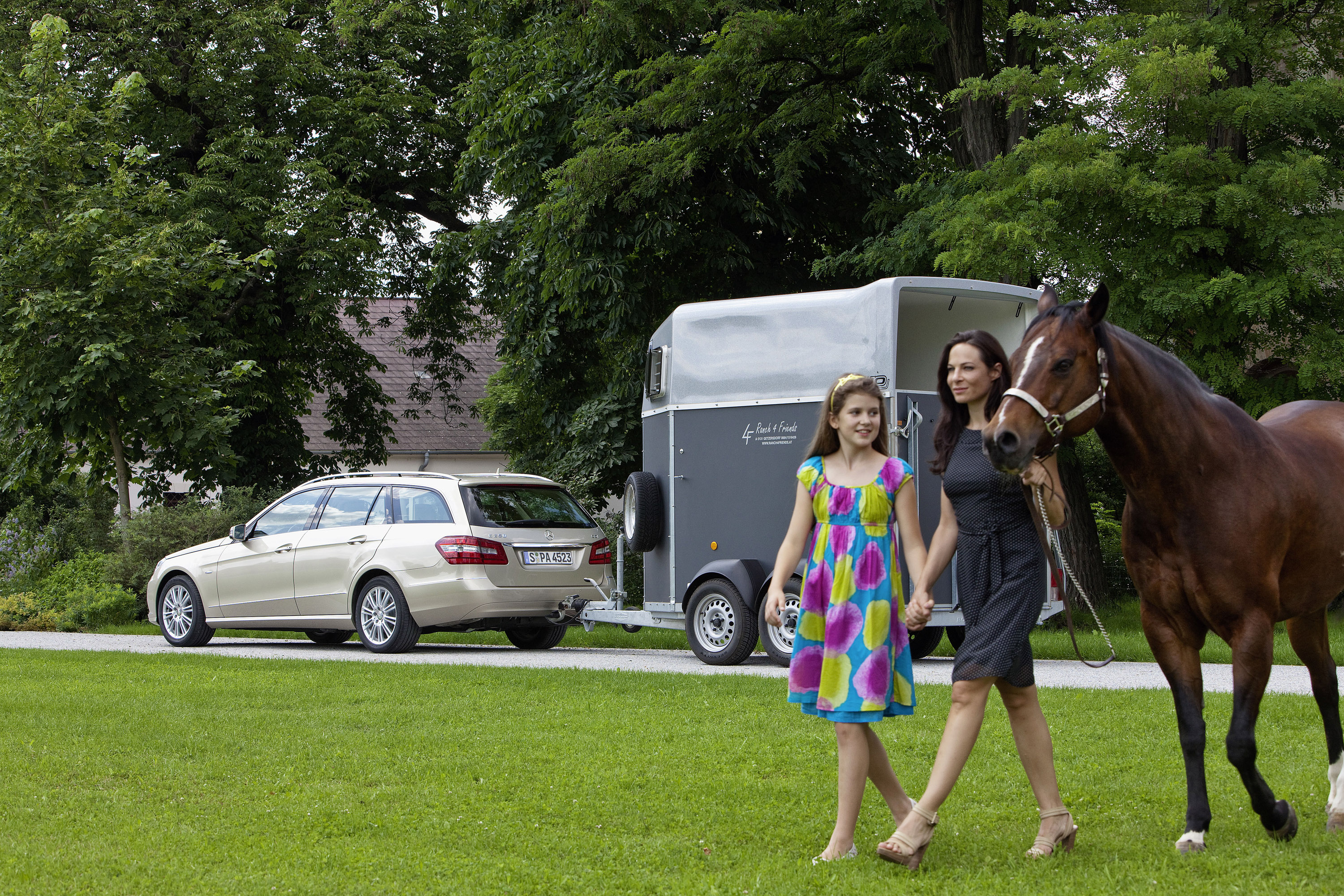 Mercedes-Benz E-Class Estate photo #31