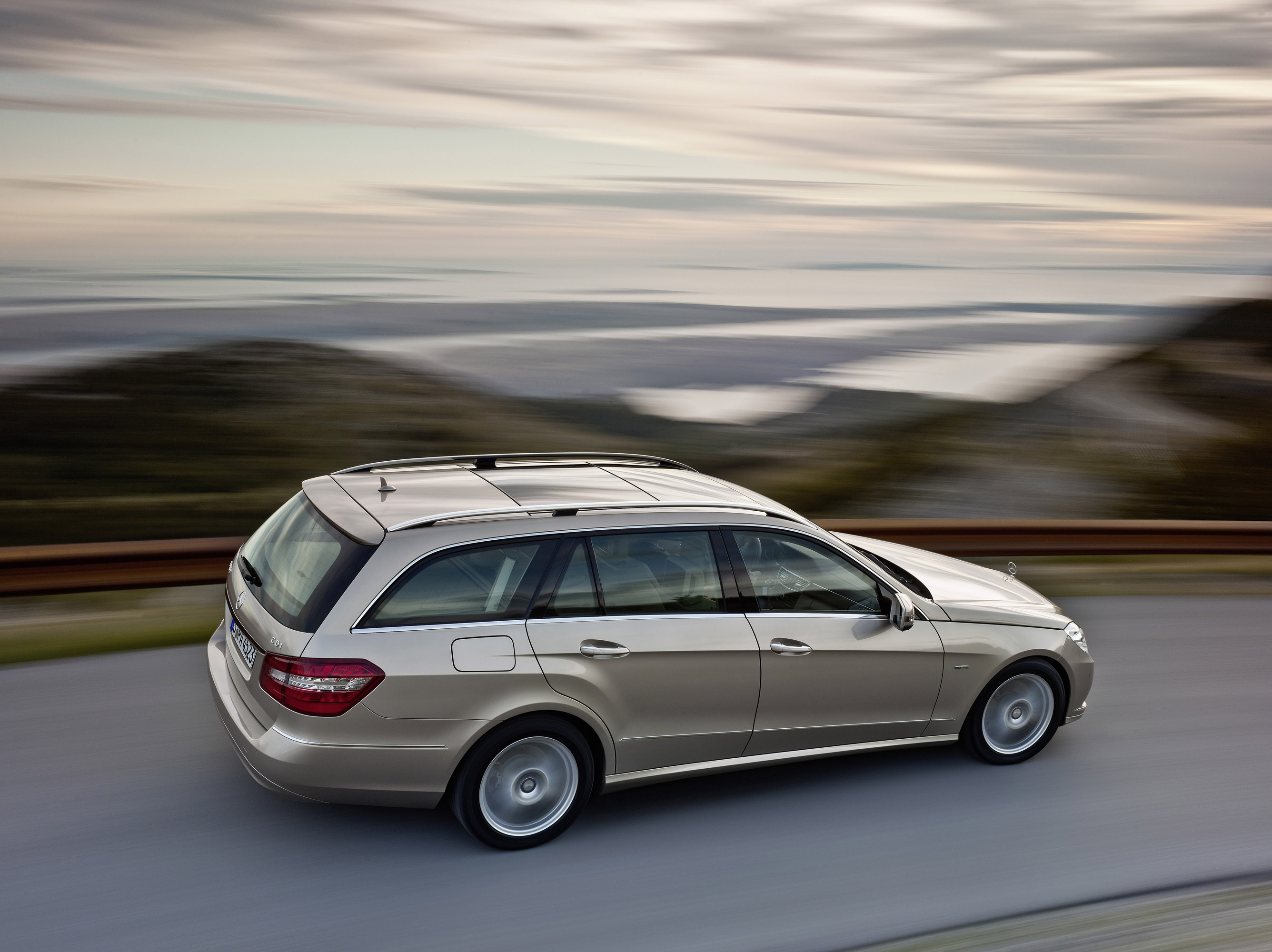 Mercedes-Benz E-Class Estate photo #36