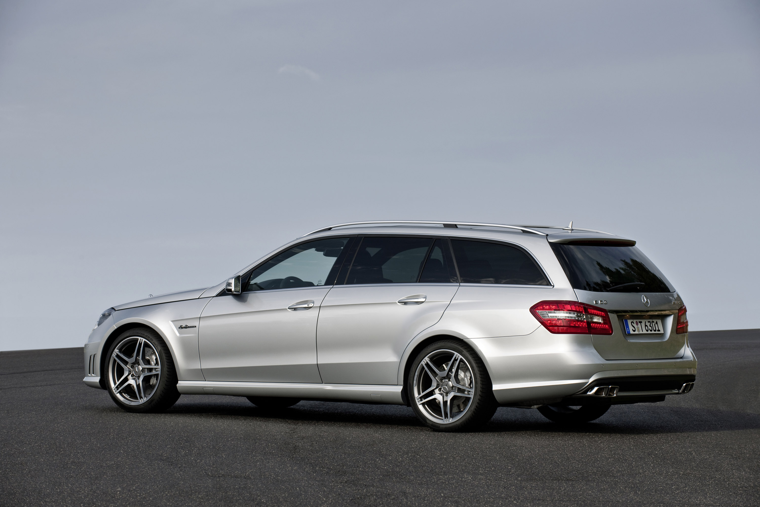 Mercedes-Benz E63 AMG Estate photo #11