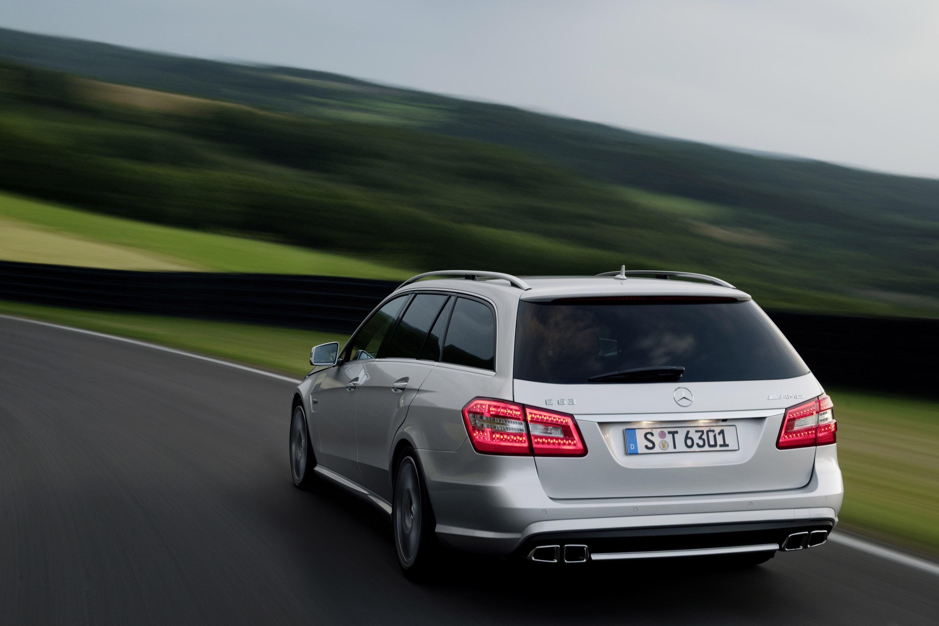 Mercedes-Benz E63 AMG Estate photo #12