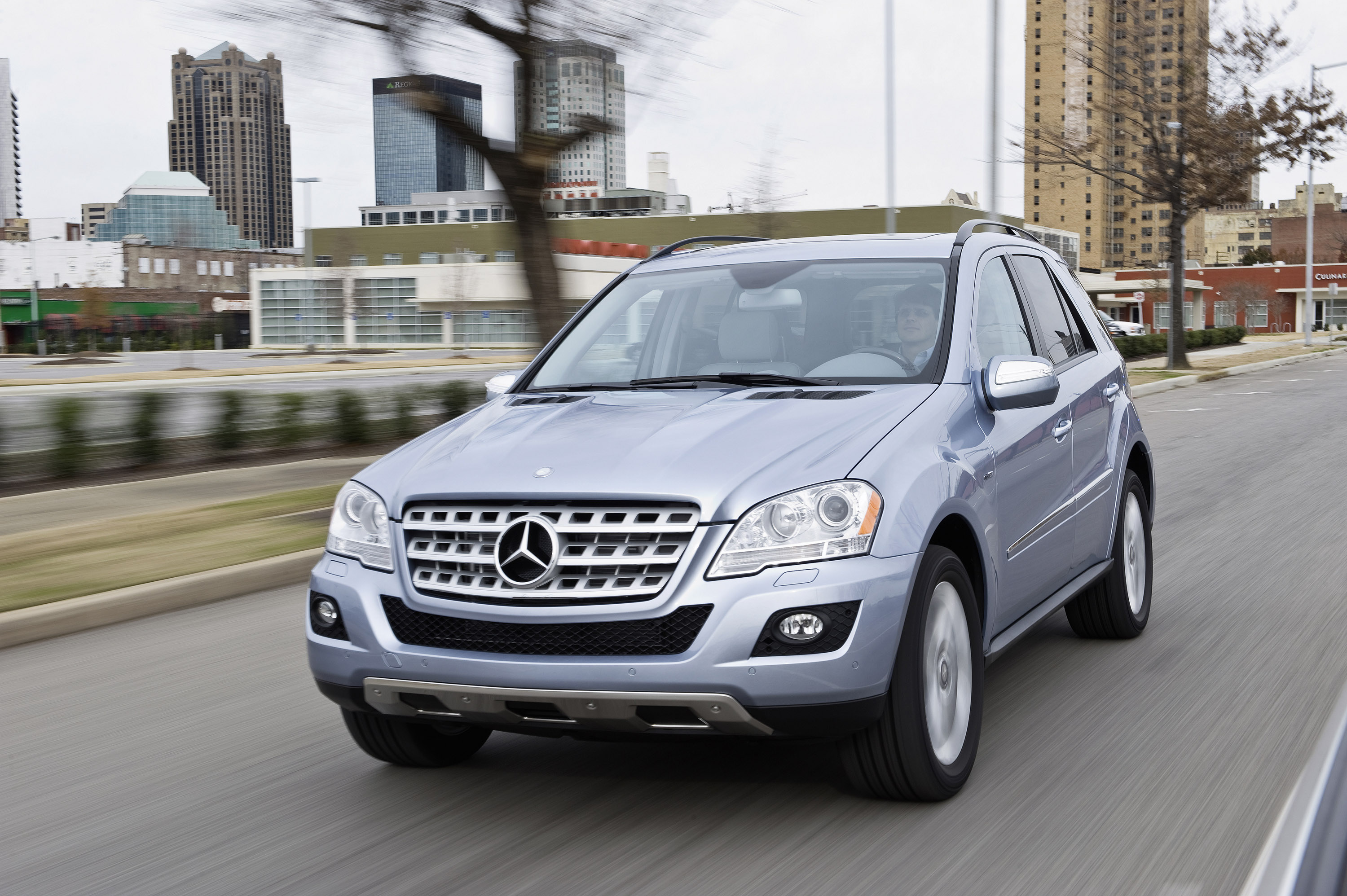 Mercedes-Benz ML450 Hybrid photo #2