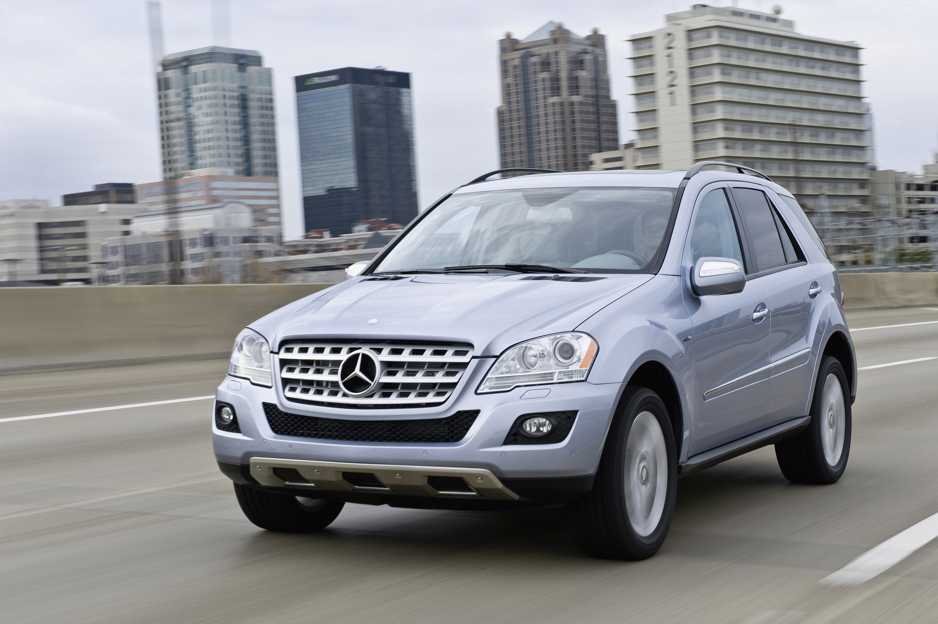 Mercedes-Benz ML450 Hybrid photo #3