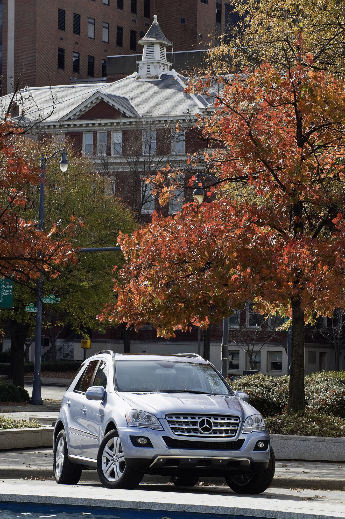 Mercedes-Benz ML450 Hybrid photo #6
