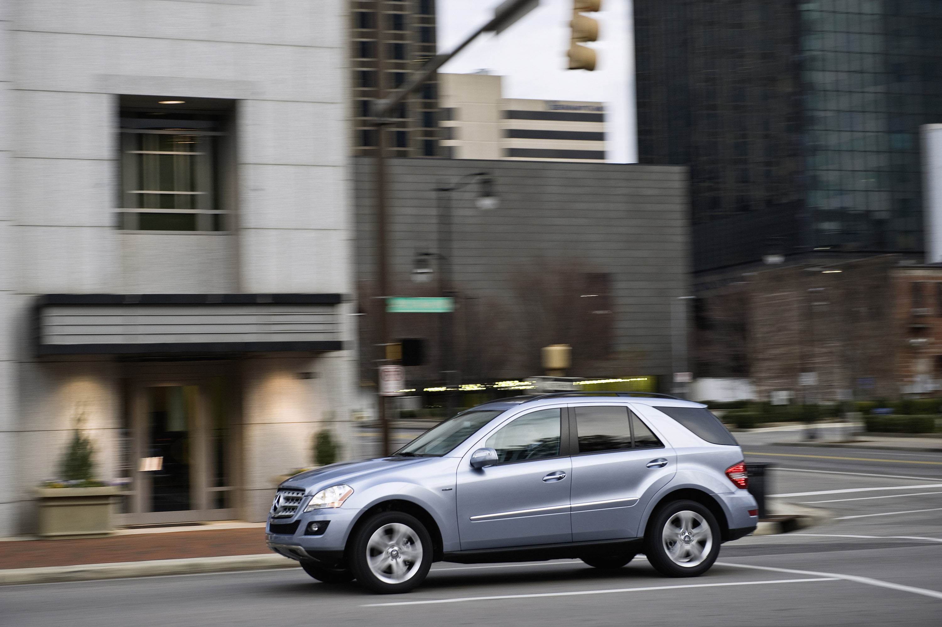Mercedes-Benz ML450 Hybrid photo #9