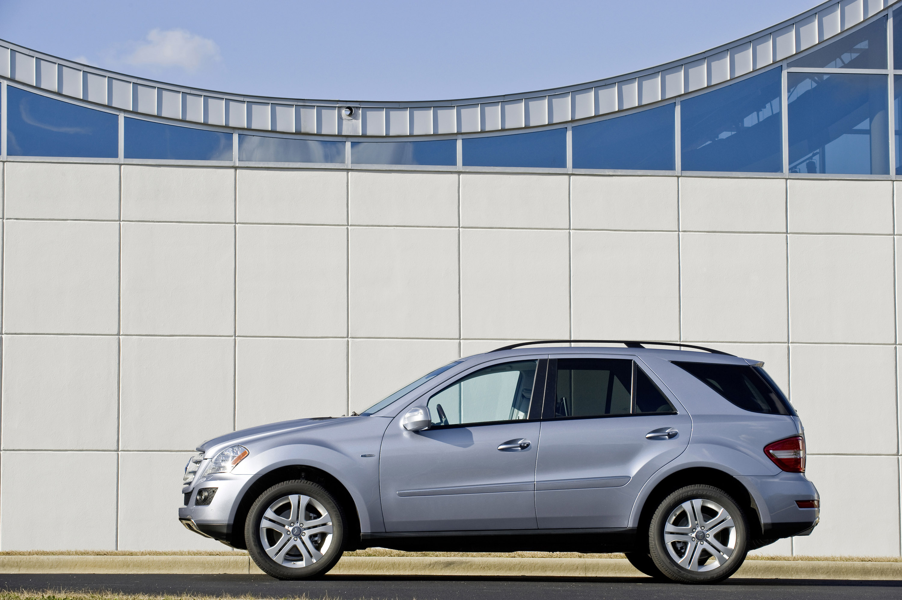 Mercedes-Benz ML450 Hybrid photo #10