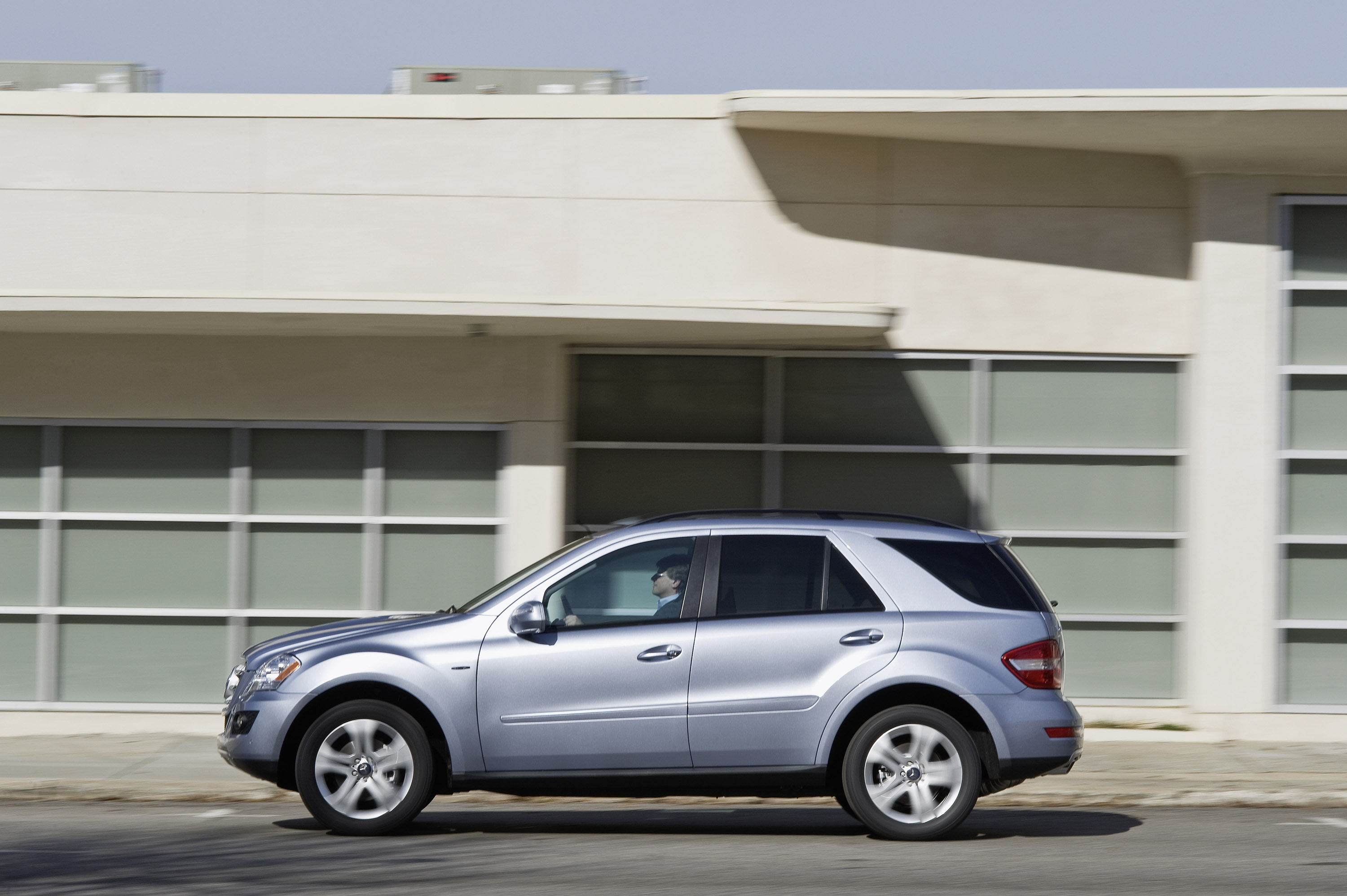 Mercedes-Benz ML450 Hybrid photo #11