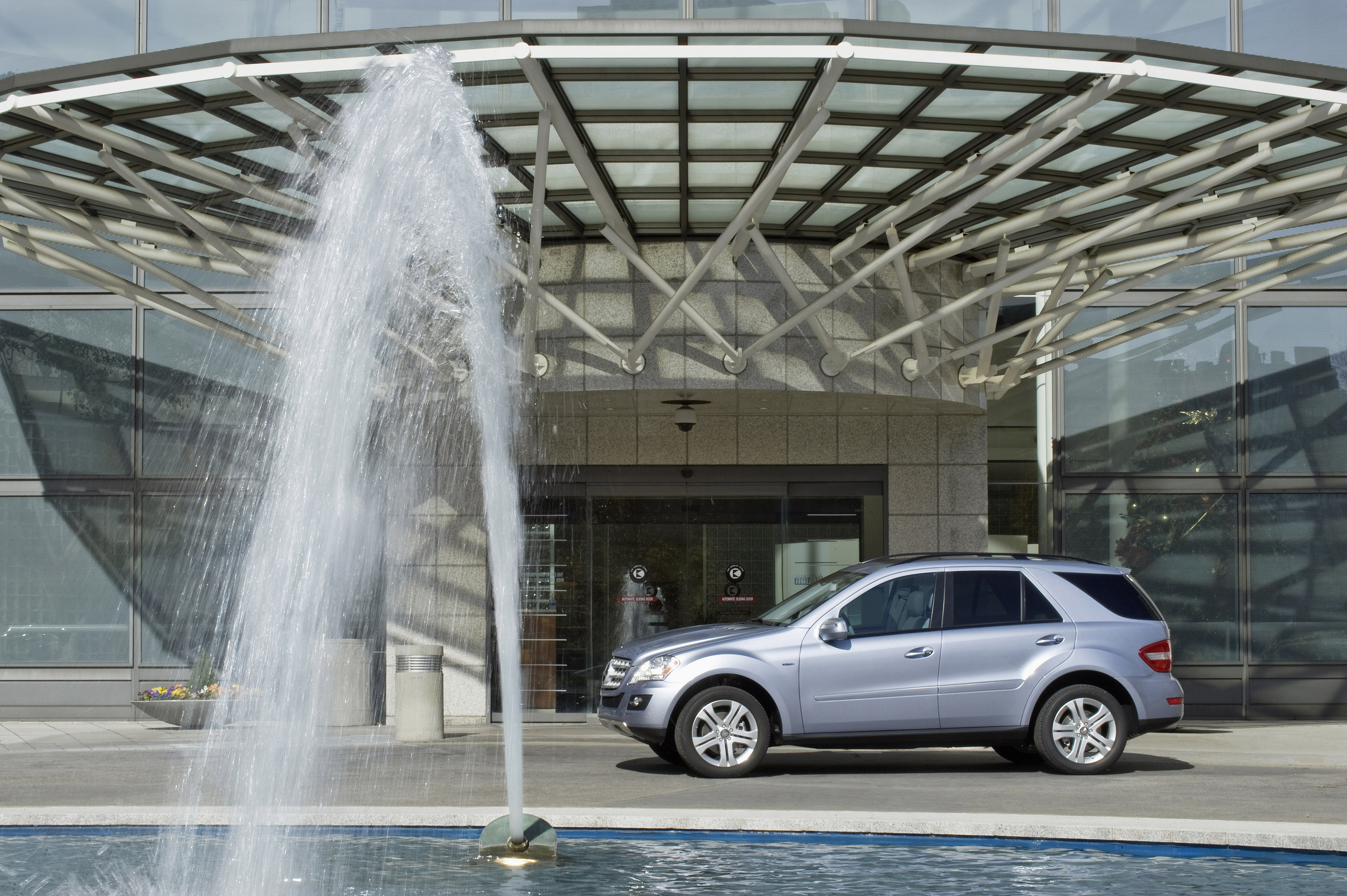 Mercedes-Benz ML450 Hybrid photo #12