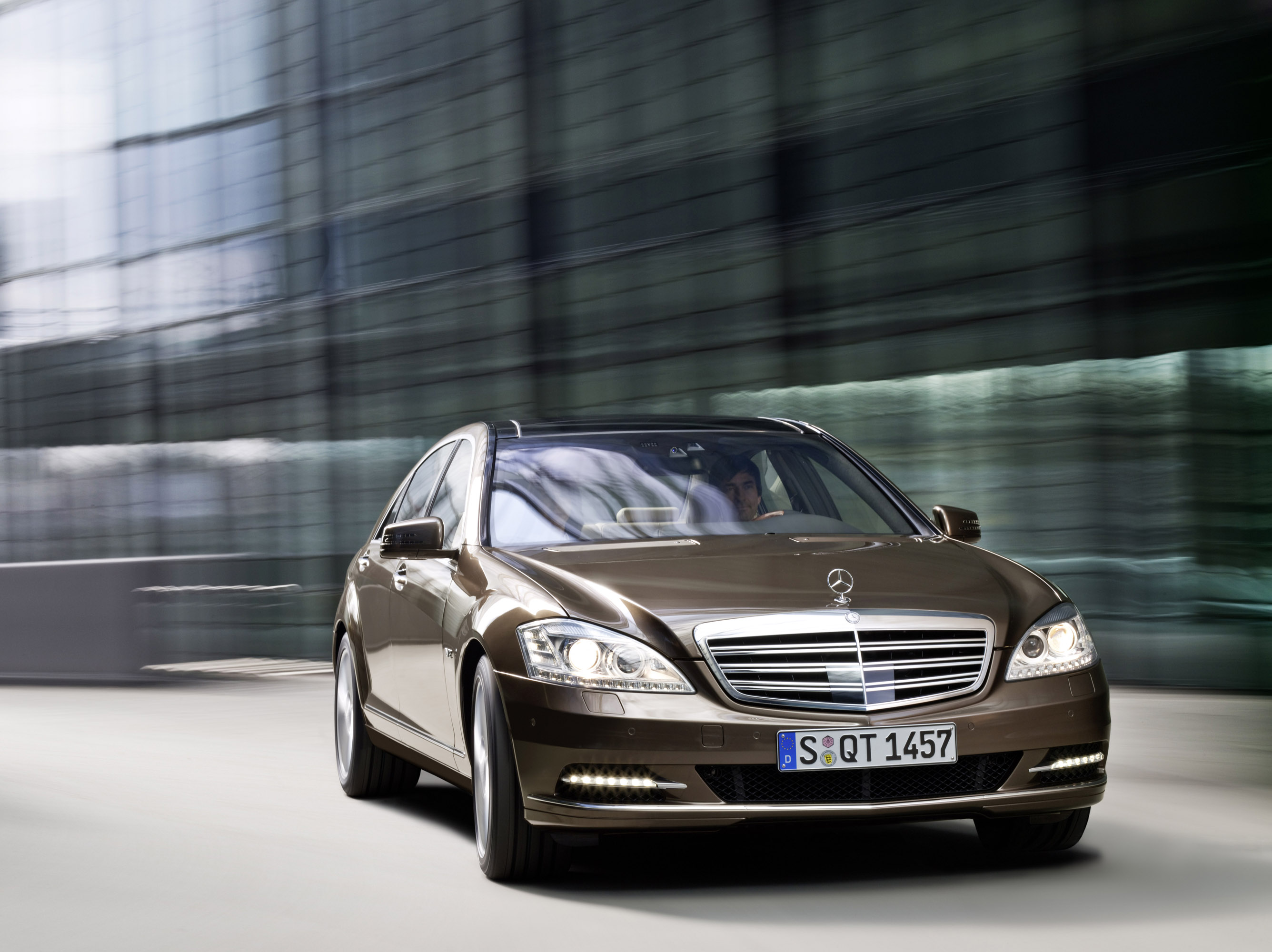 Mercedes-Benz S-Class photo #1