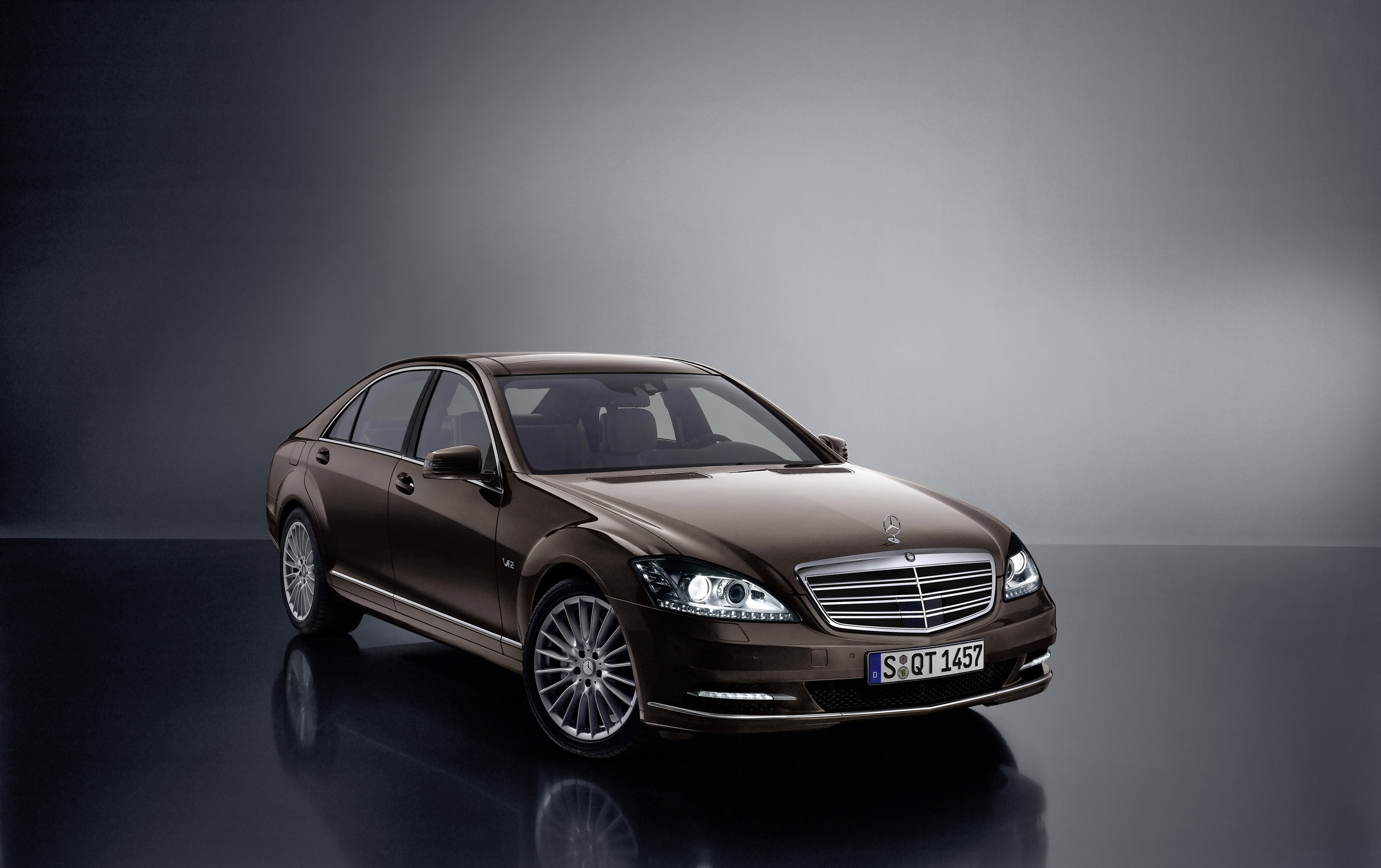 Mercedes-Benz S-Class photo #2