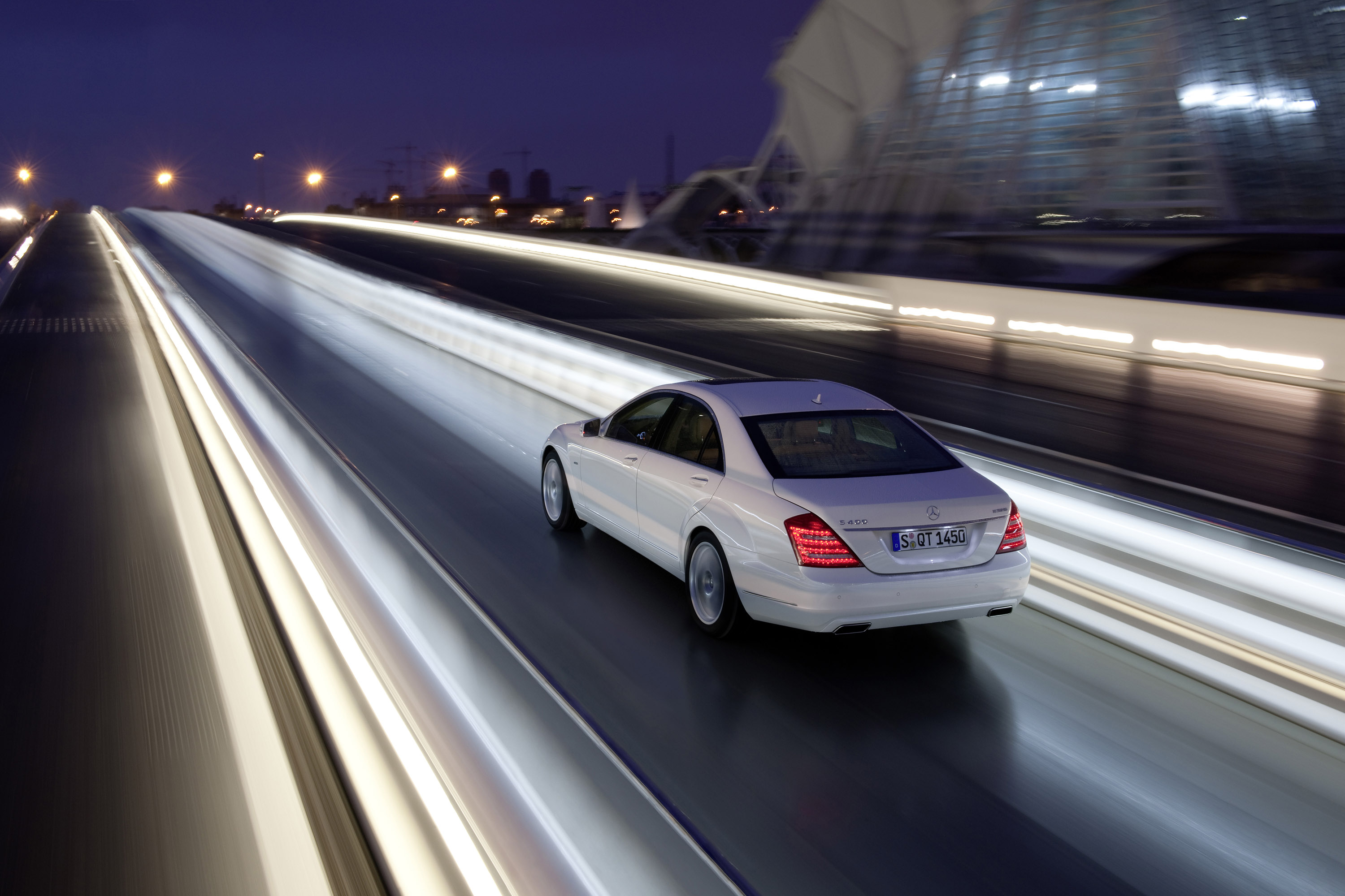 Mercedes-Benz S-Class photo #17