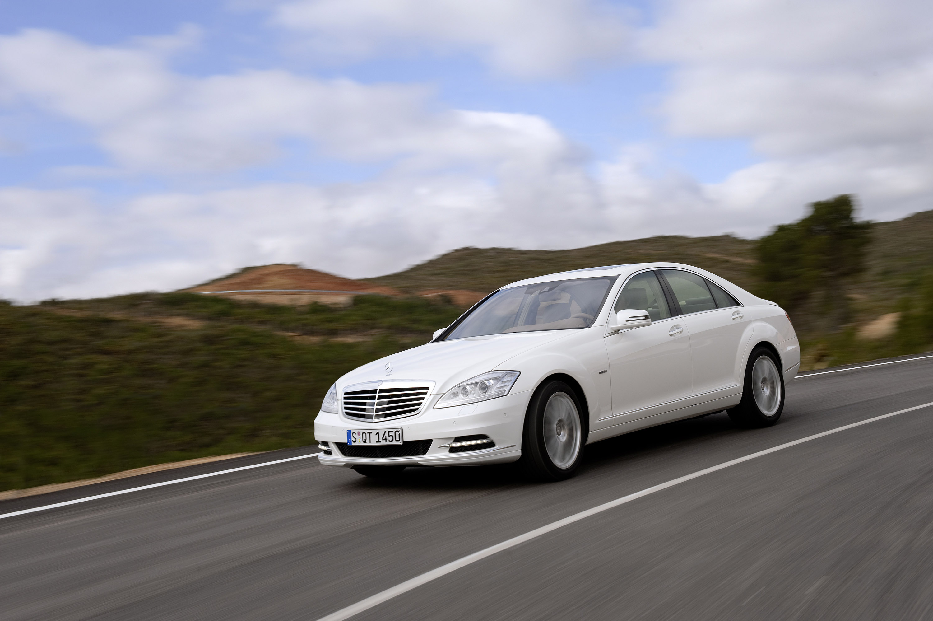 Mercedes-Benz S400 BlueHYBRID photo #2