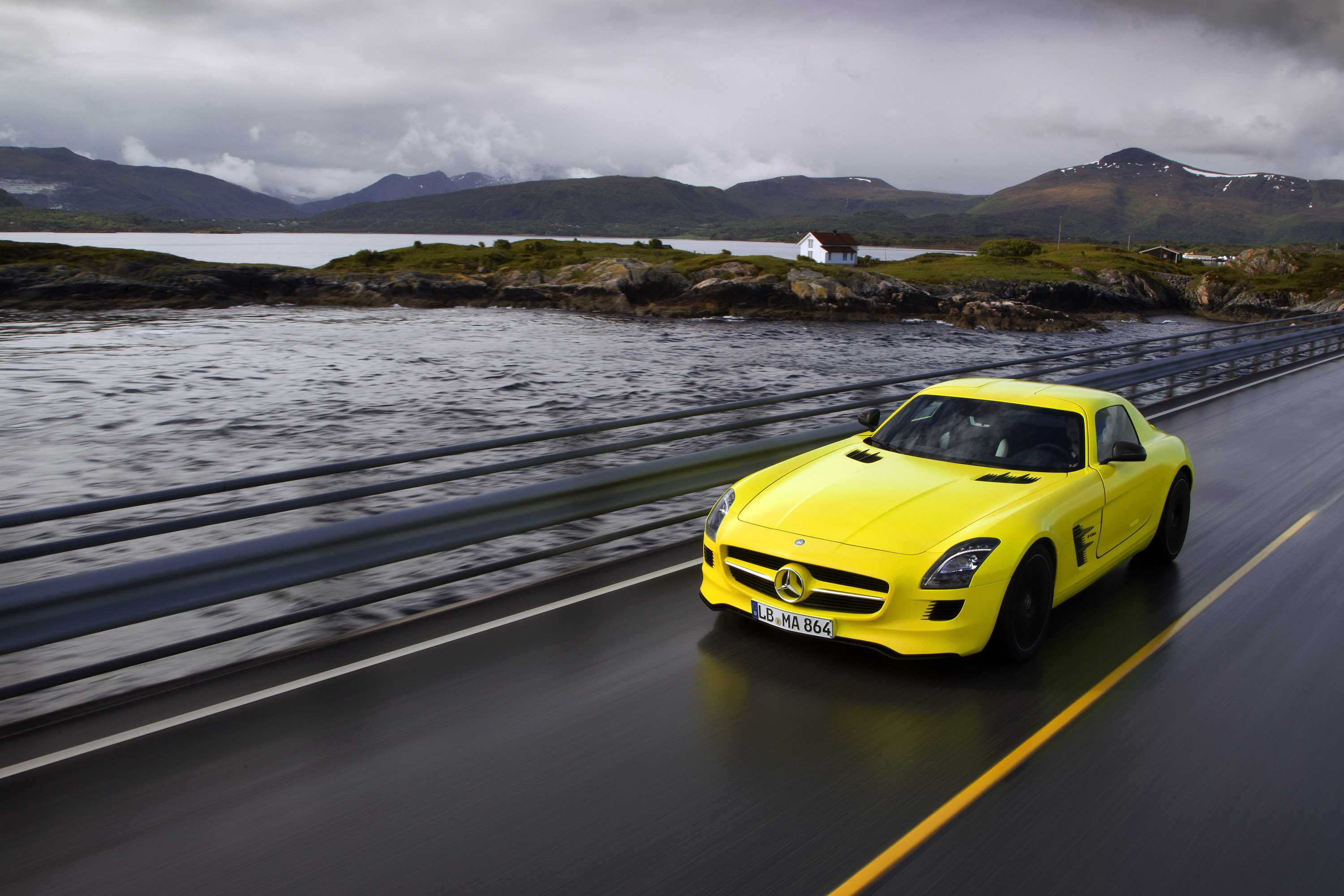 Mercedes-Benz SLS AMG E-Cell Concept photo #18