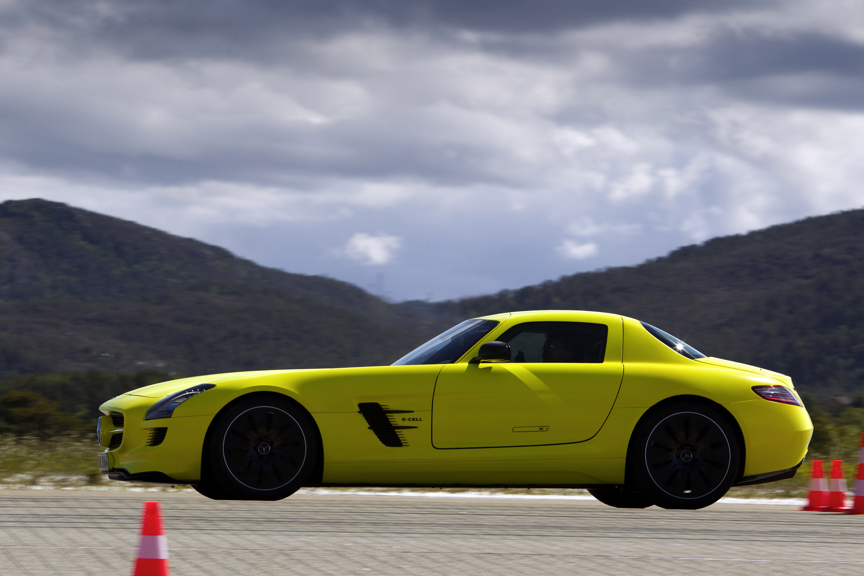 Mercedes-Benz SLS AMG E-Cell Concept photo #22