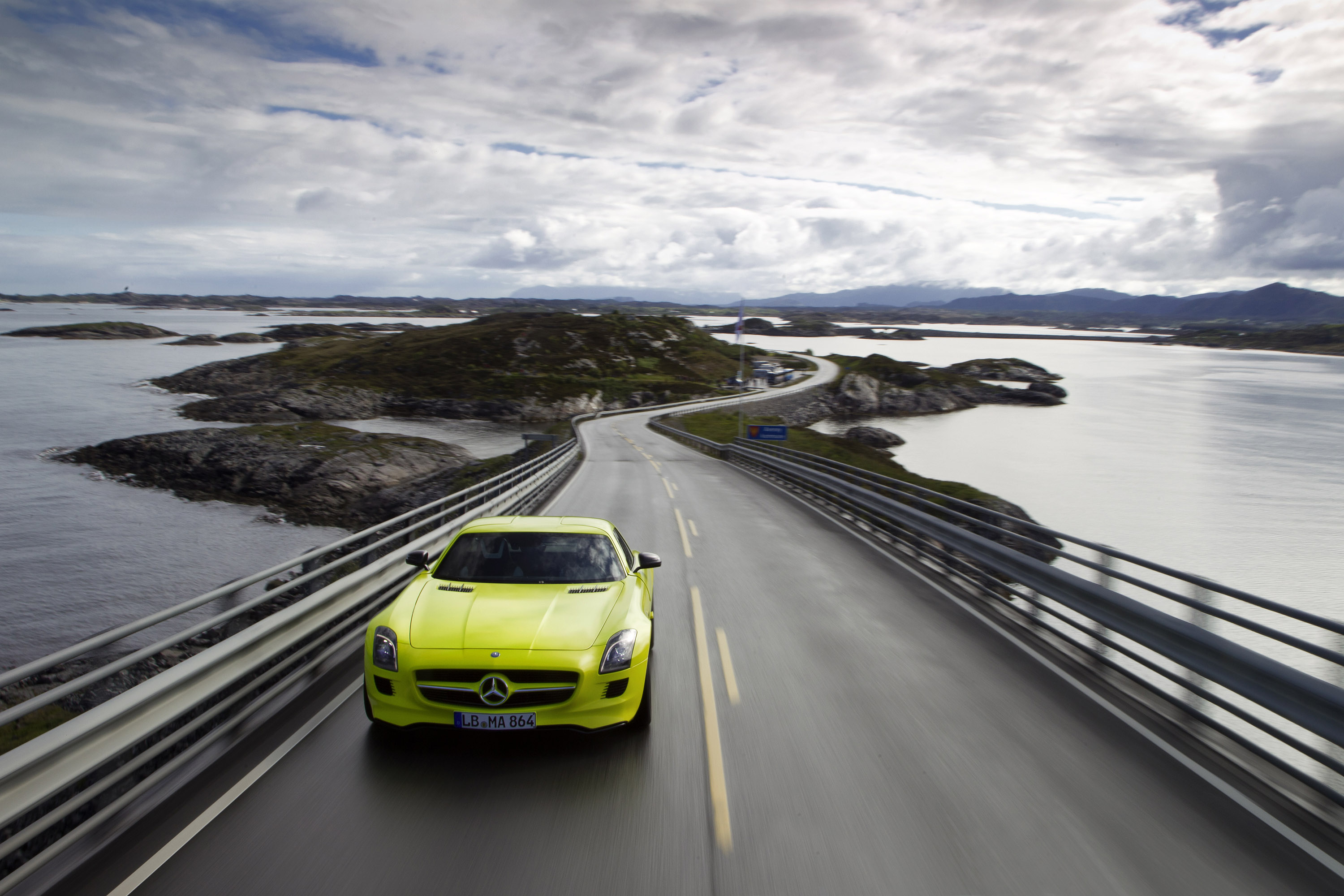 Mercedes-Benz SLS AMG E-Cell Concept photo #25