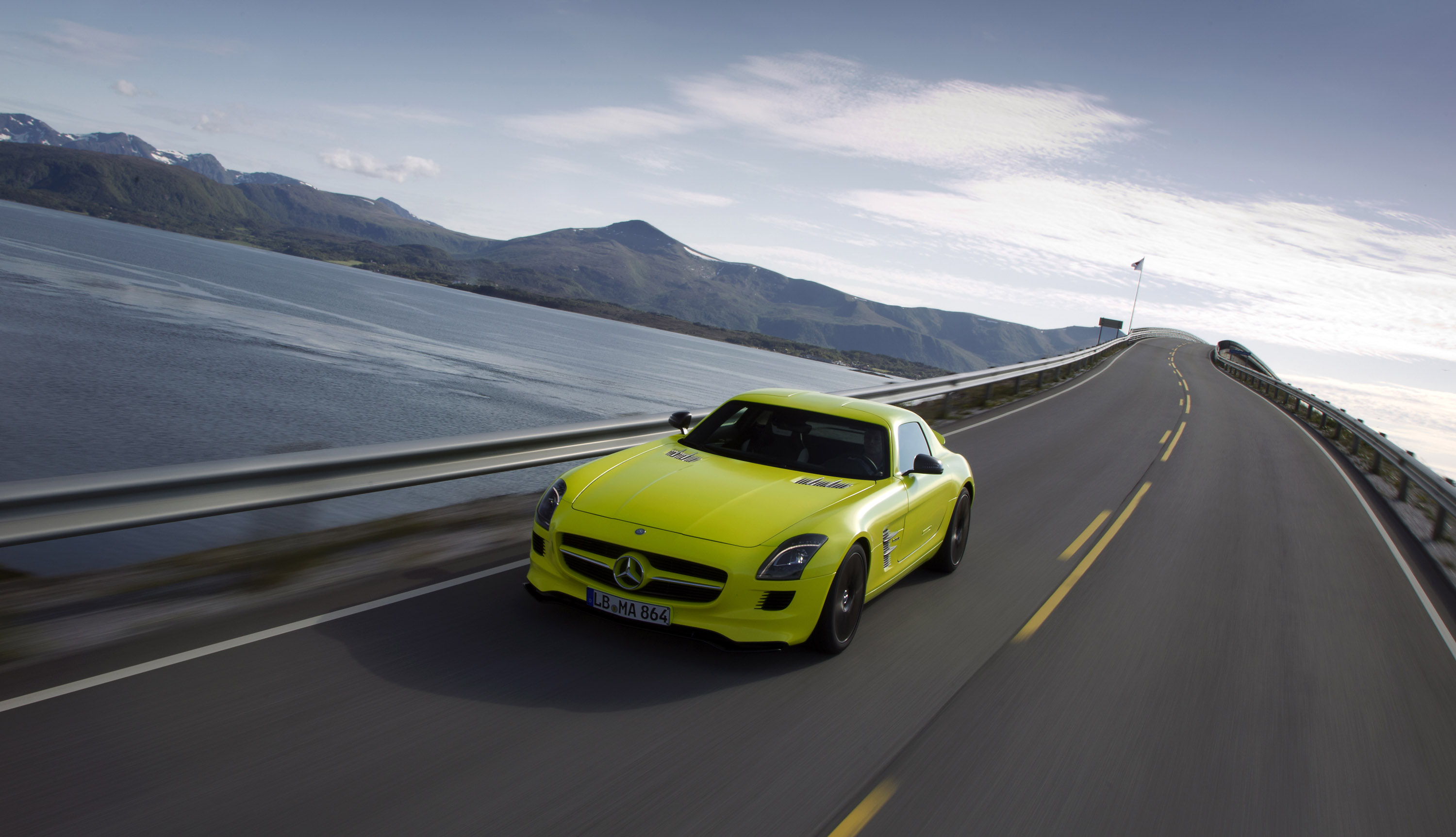 Mercedes-Benz SLS AMG E-Cell Concept photo #29