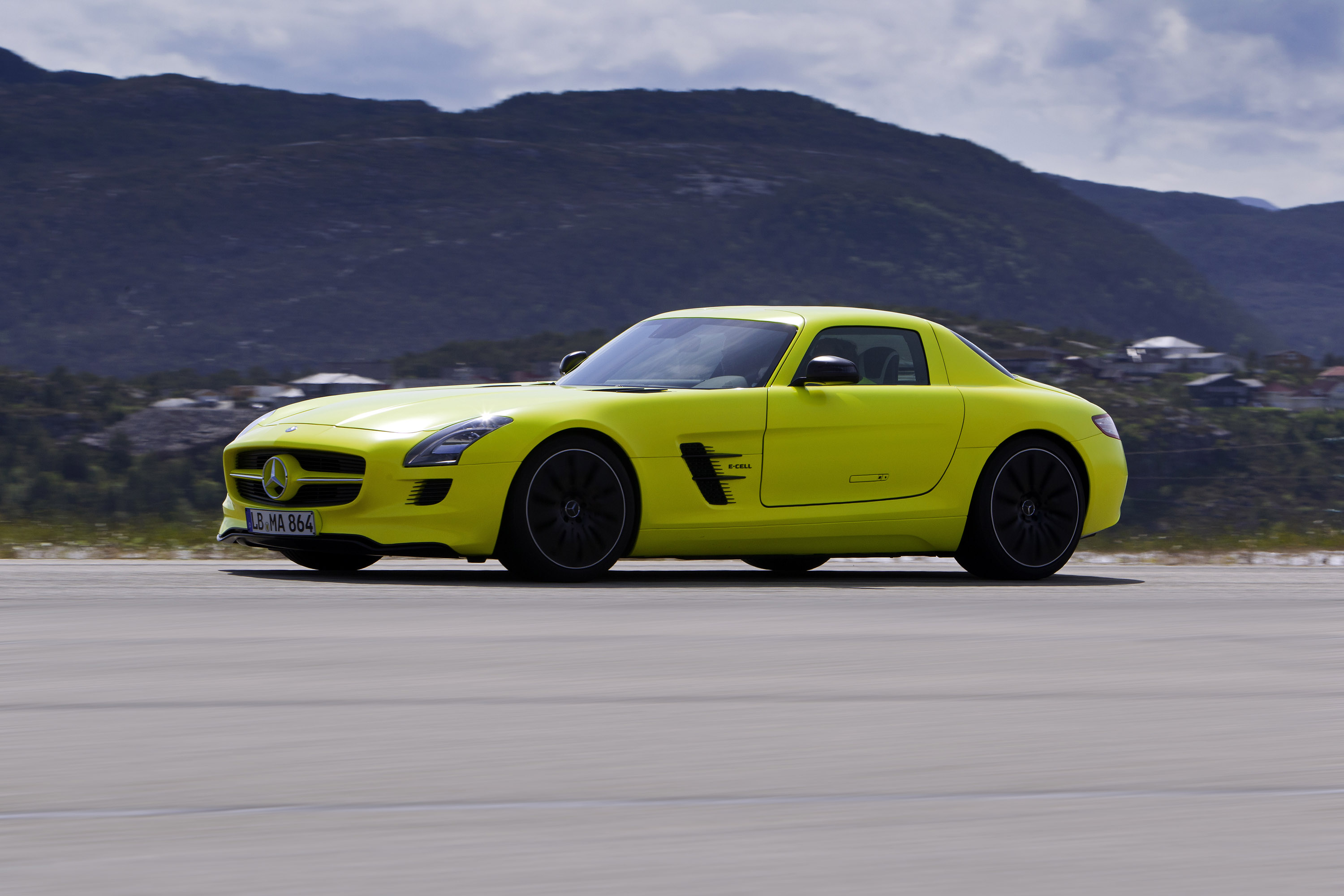 Mercedes-Benz SLS AMG E-Cell Concept photo #32
