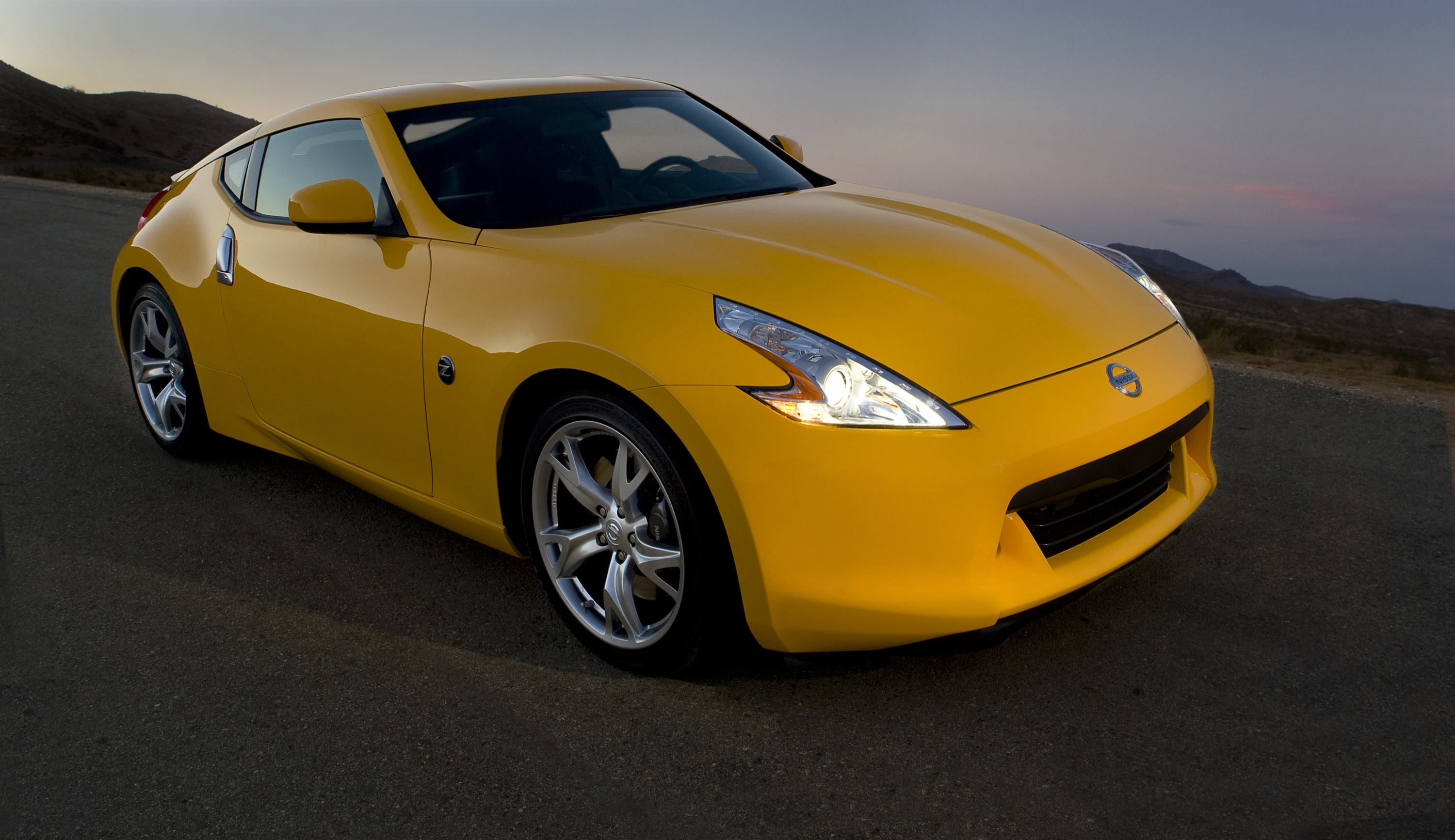 Nissan 370Z Coupe photo #1