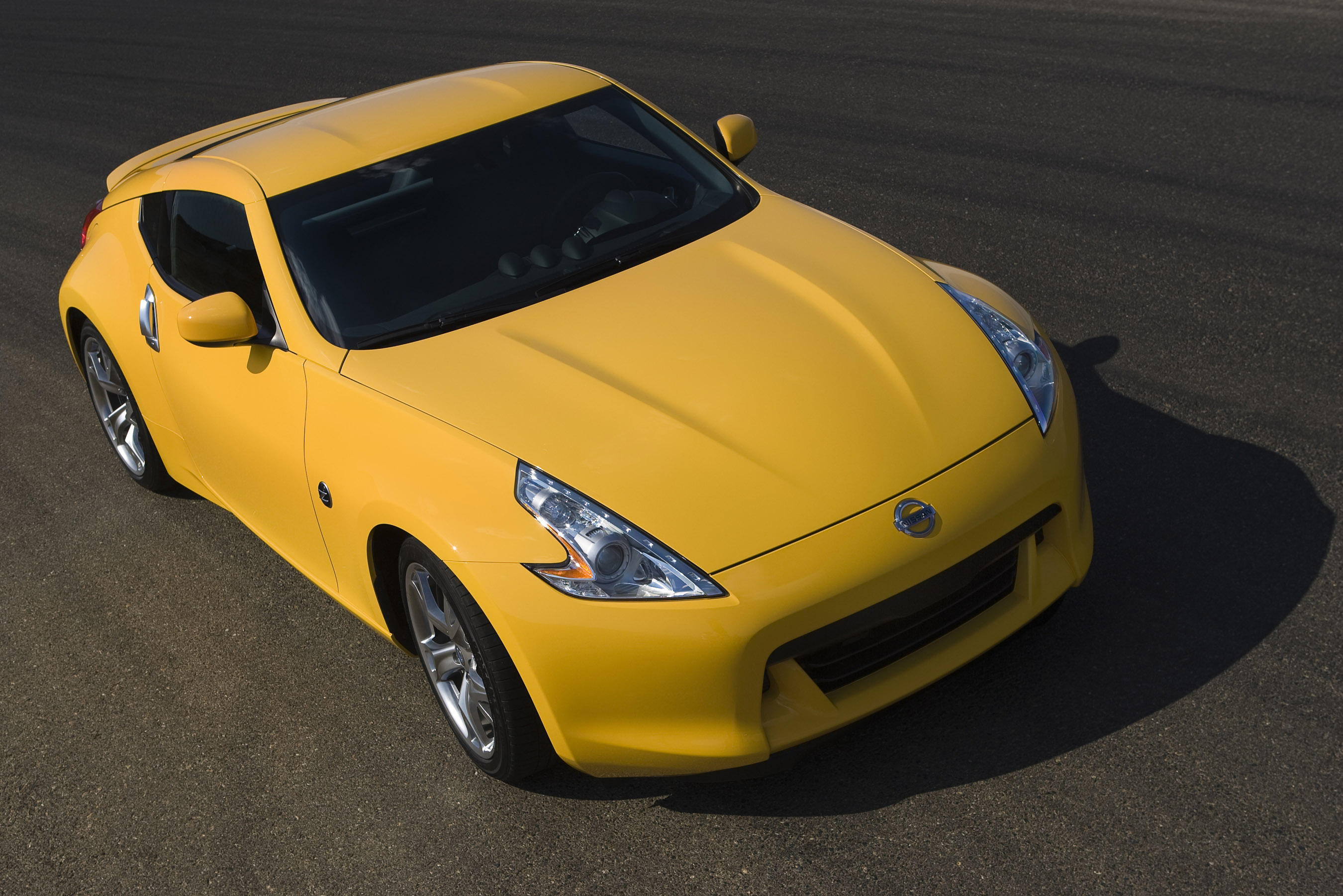 Nissan 370Z Coupe photo #2