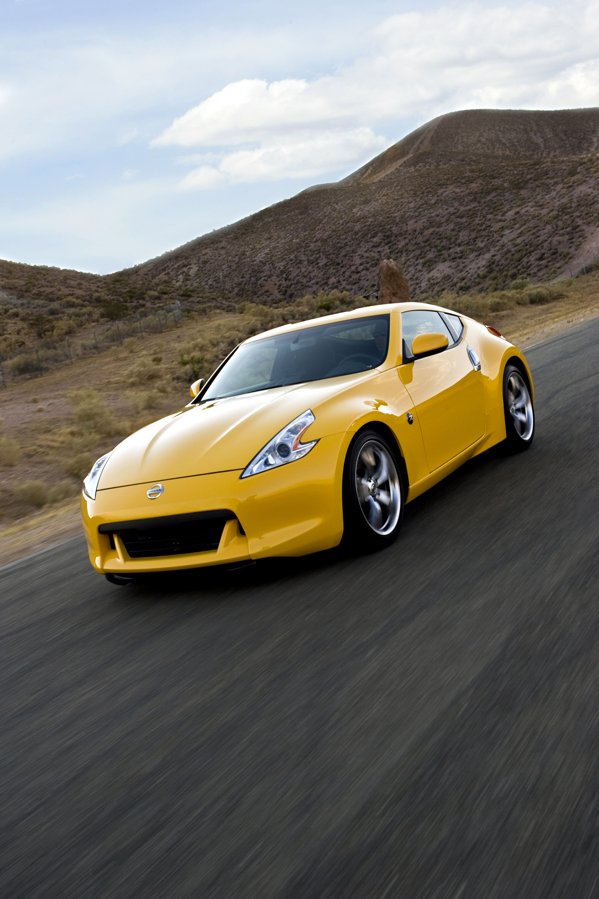 Nissan 370Z Coupe photo #3