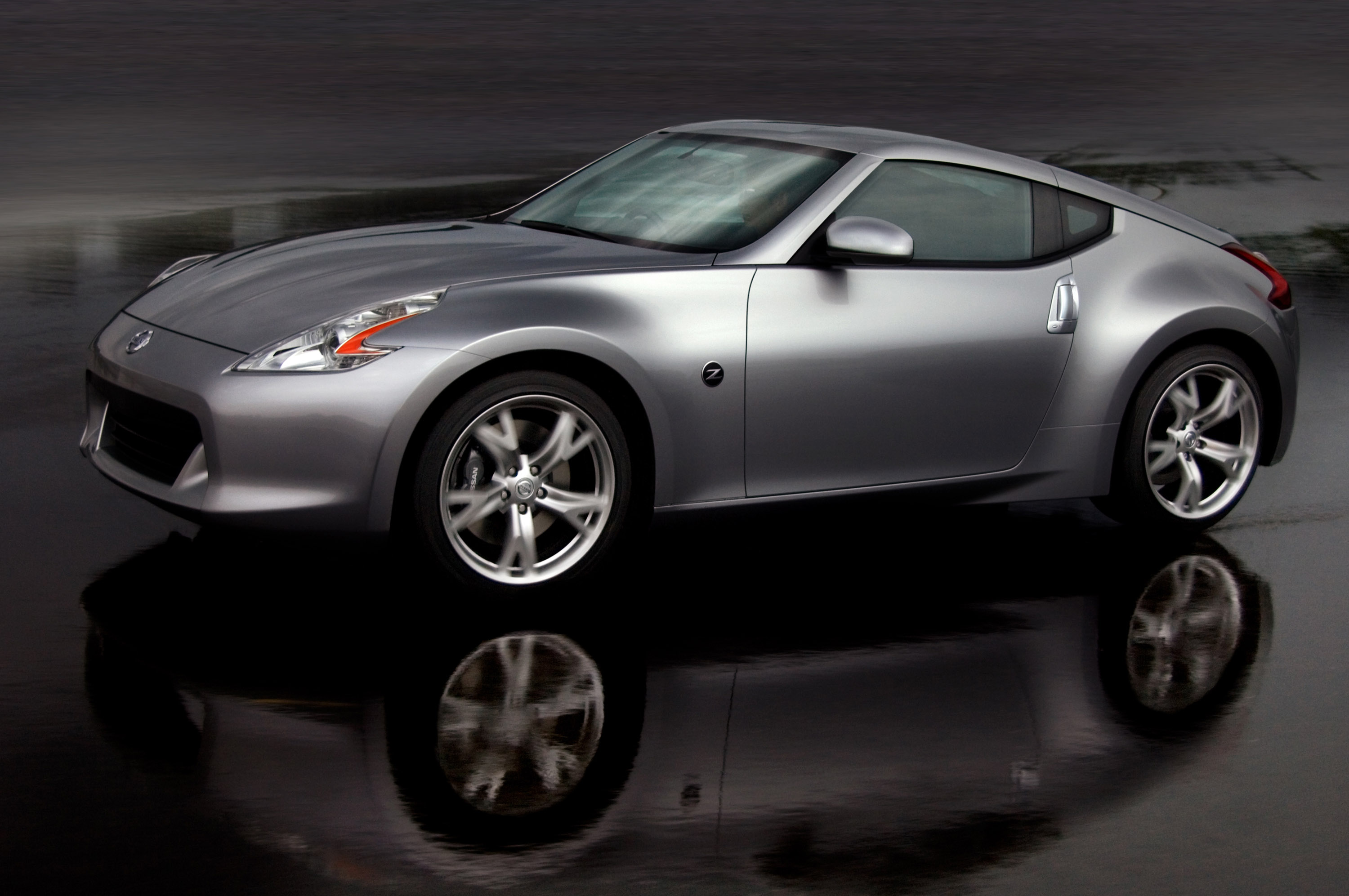 Nissan 370Z Coupe photo #7