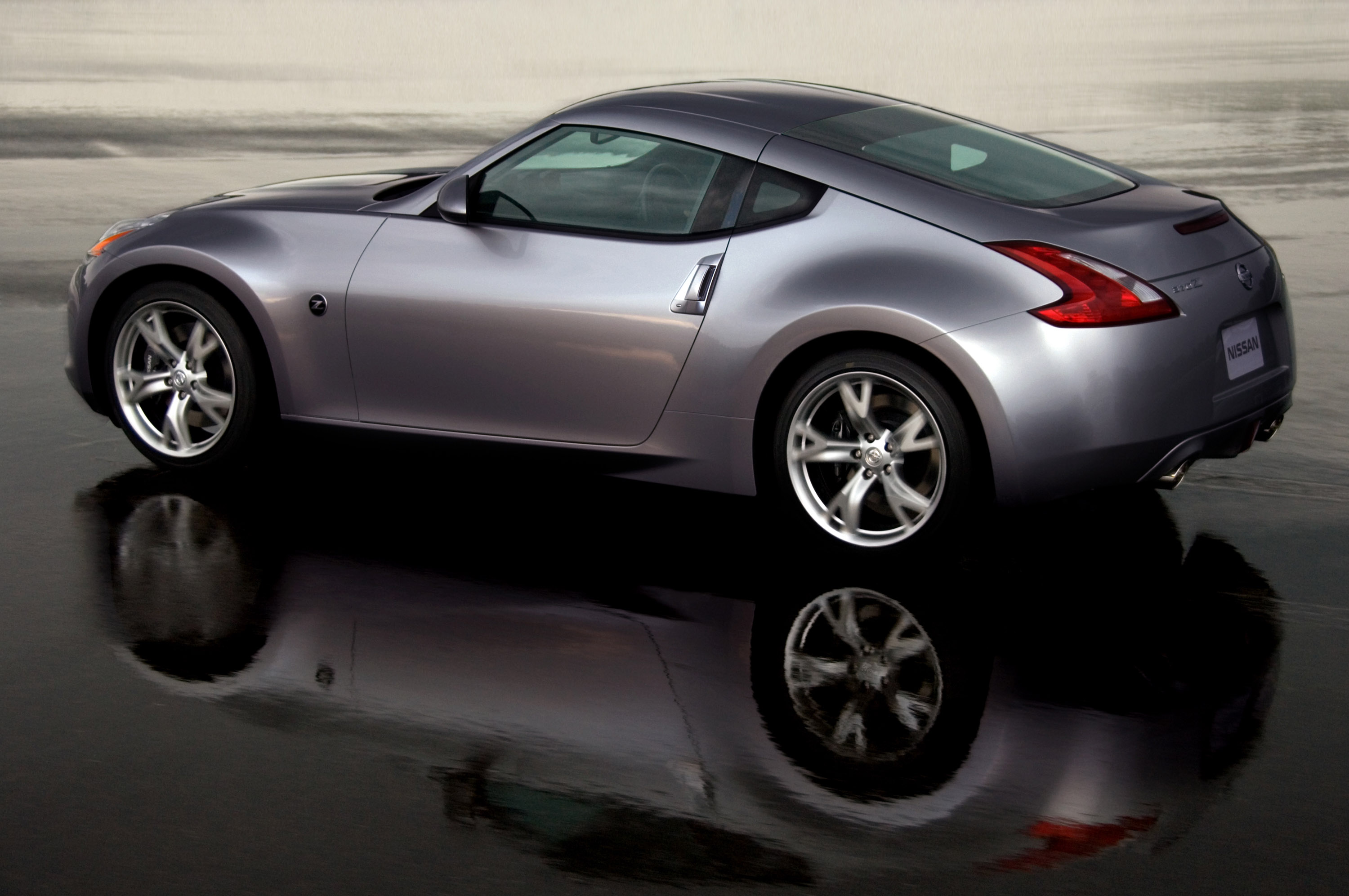 Nissan 370Z Coupe photo #8