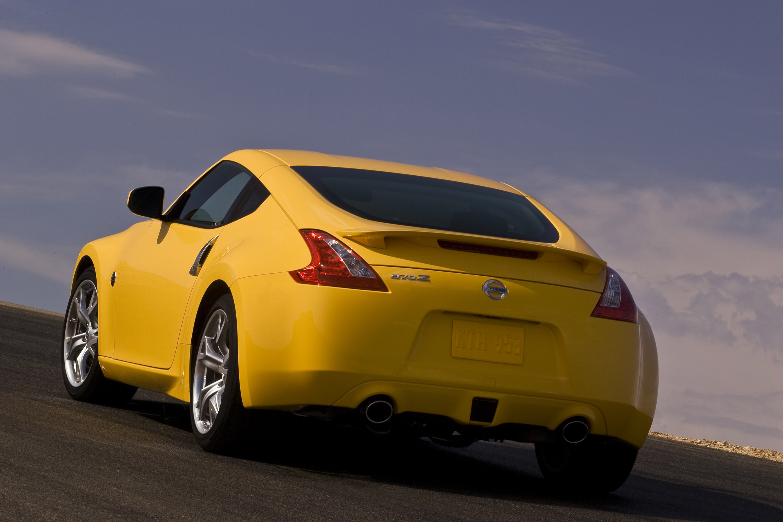 Nissan 370Z Coupe photo #13