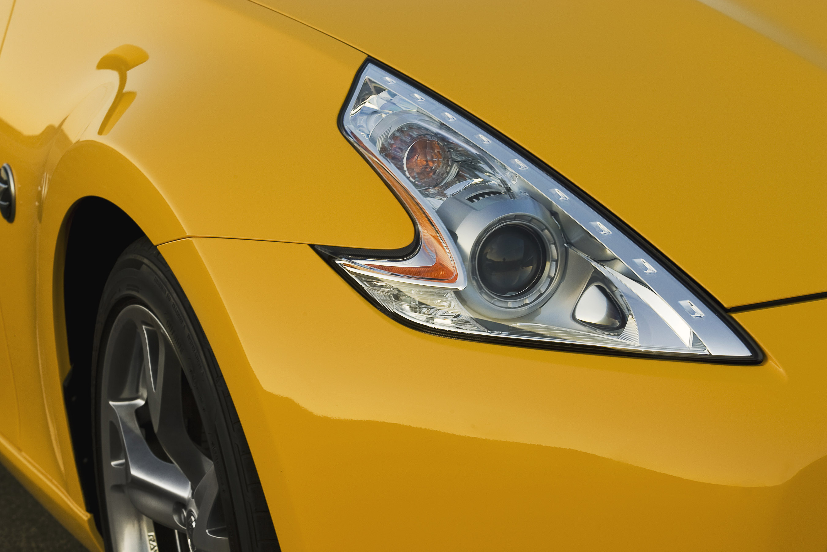Nissan 370Z Coupe photo #15