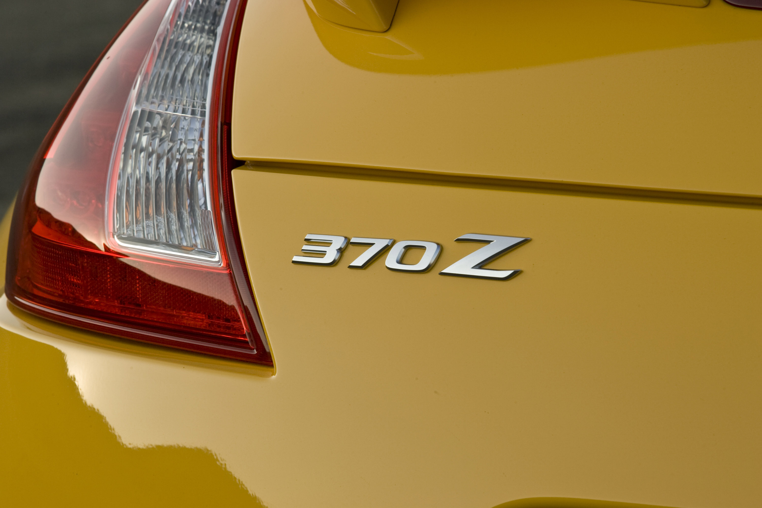 Nissan 370Z Coupe photo #18