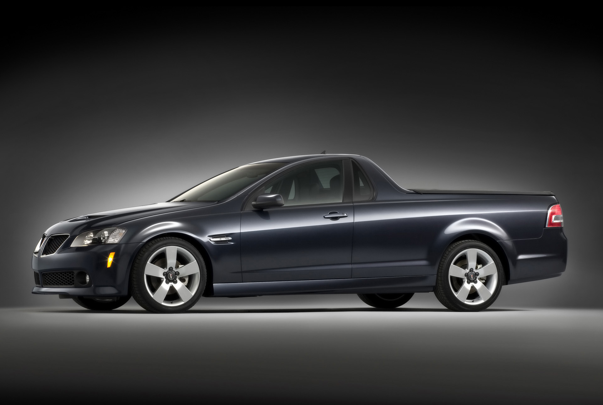 Pontiac G8 Sport Truck photo #3