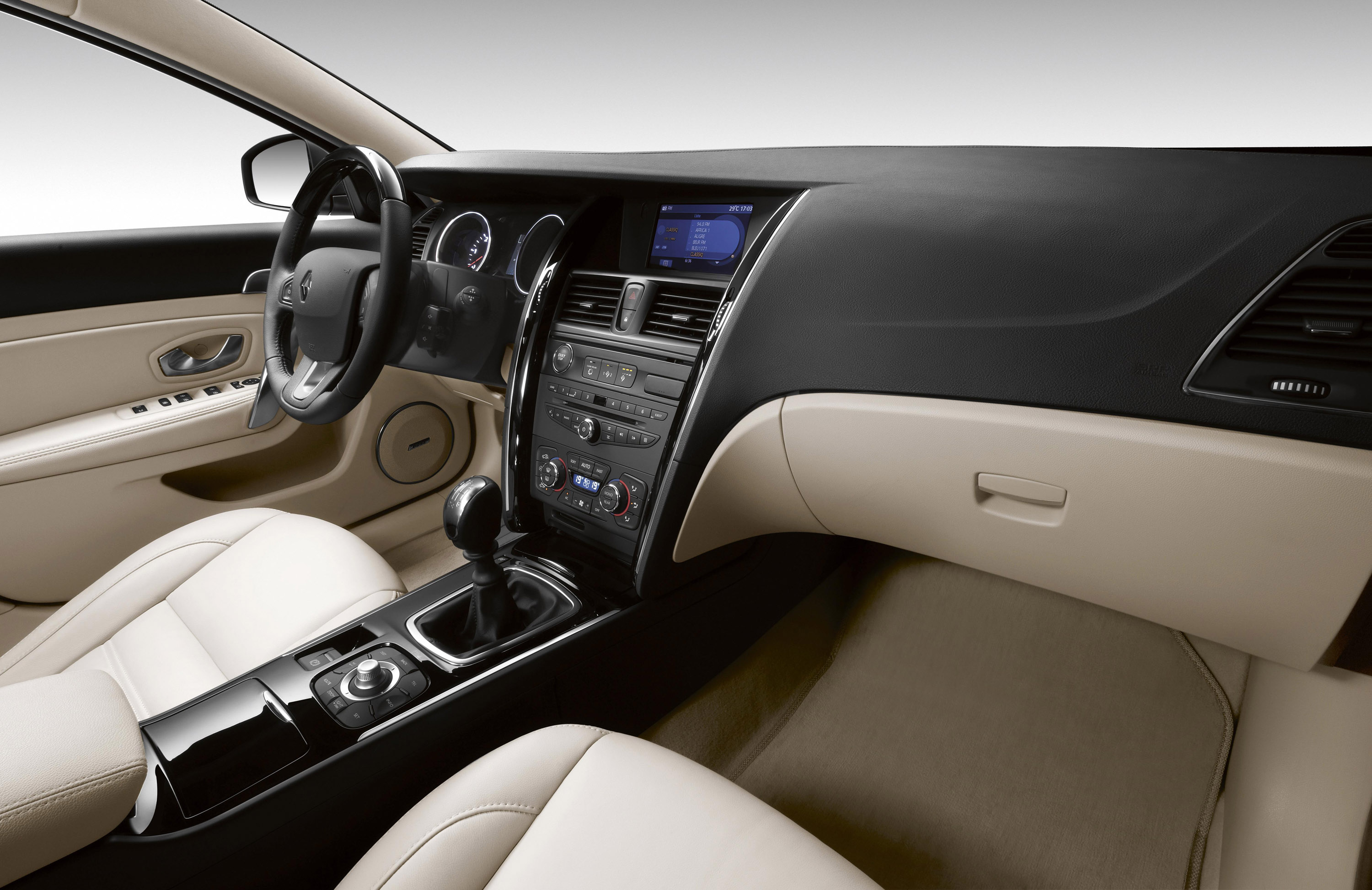 Renault Latitude photo #17