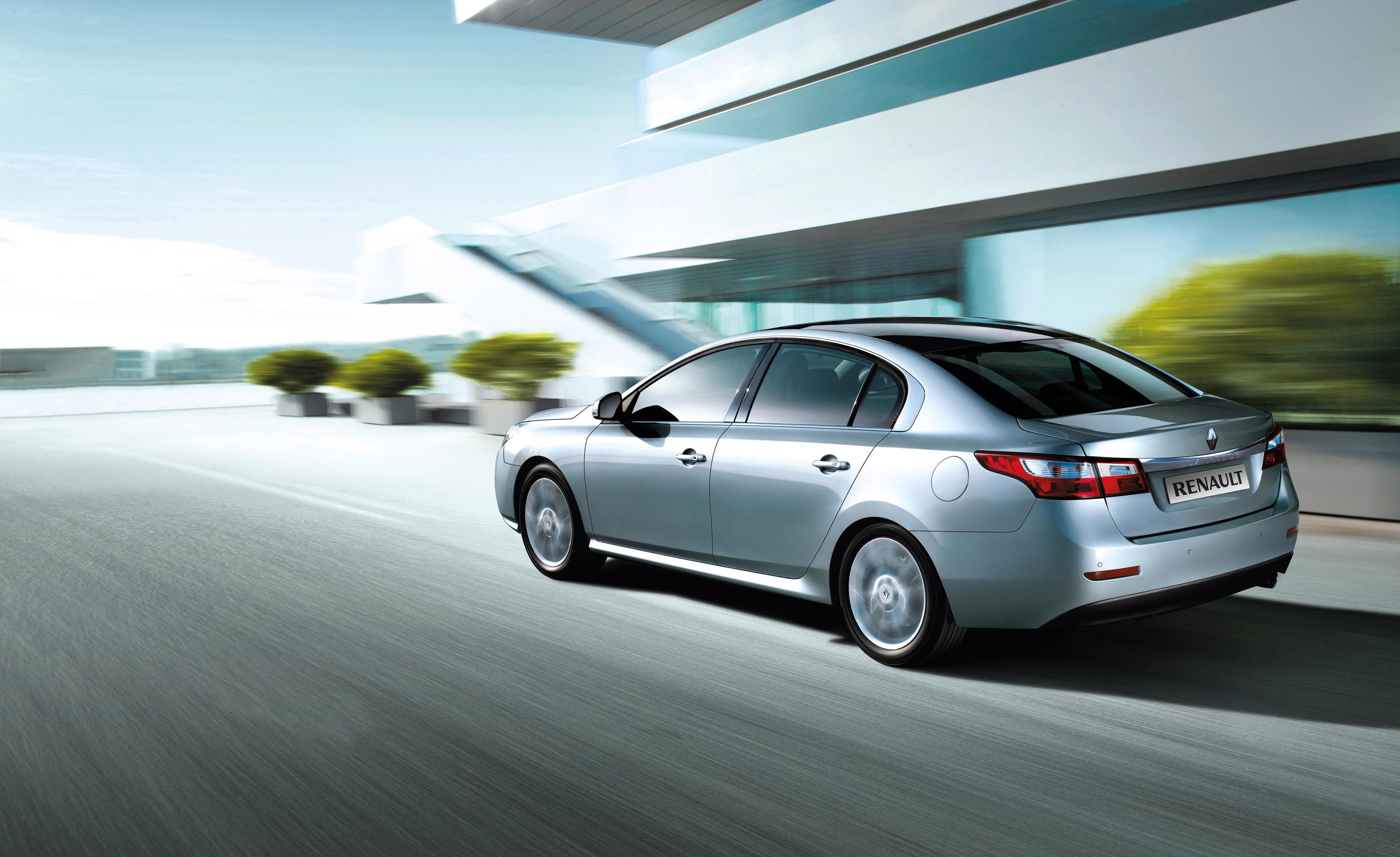 Renault Latitude photo #32