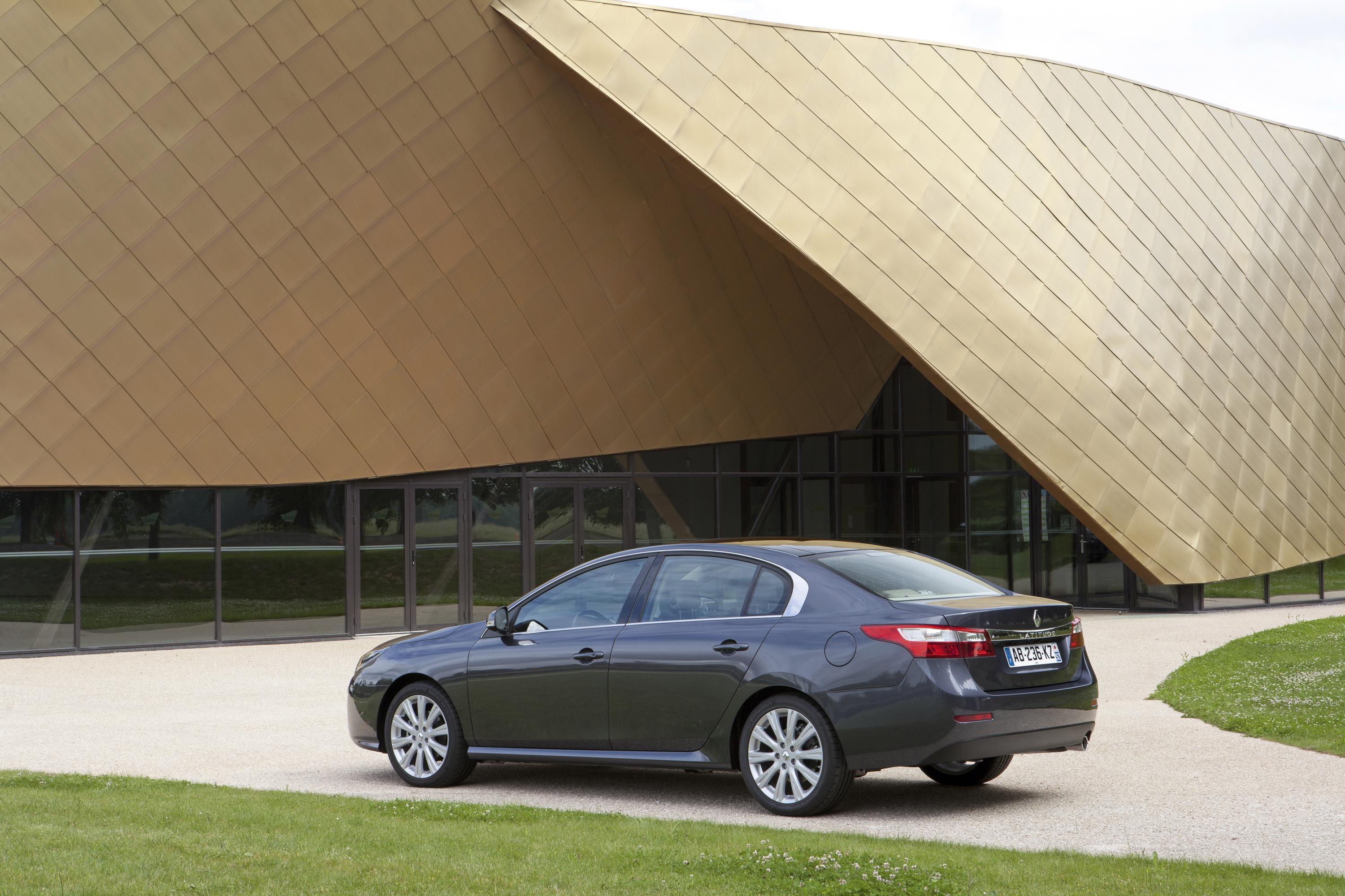 Renault Latitude photo #33