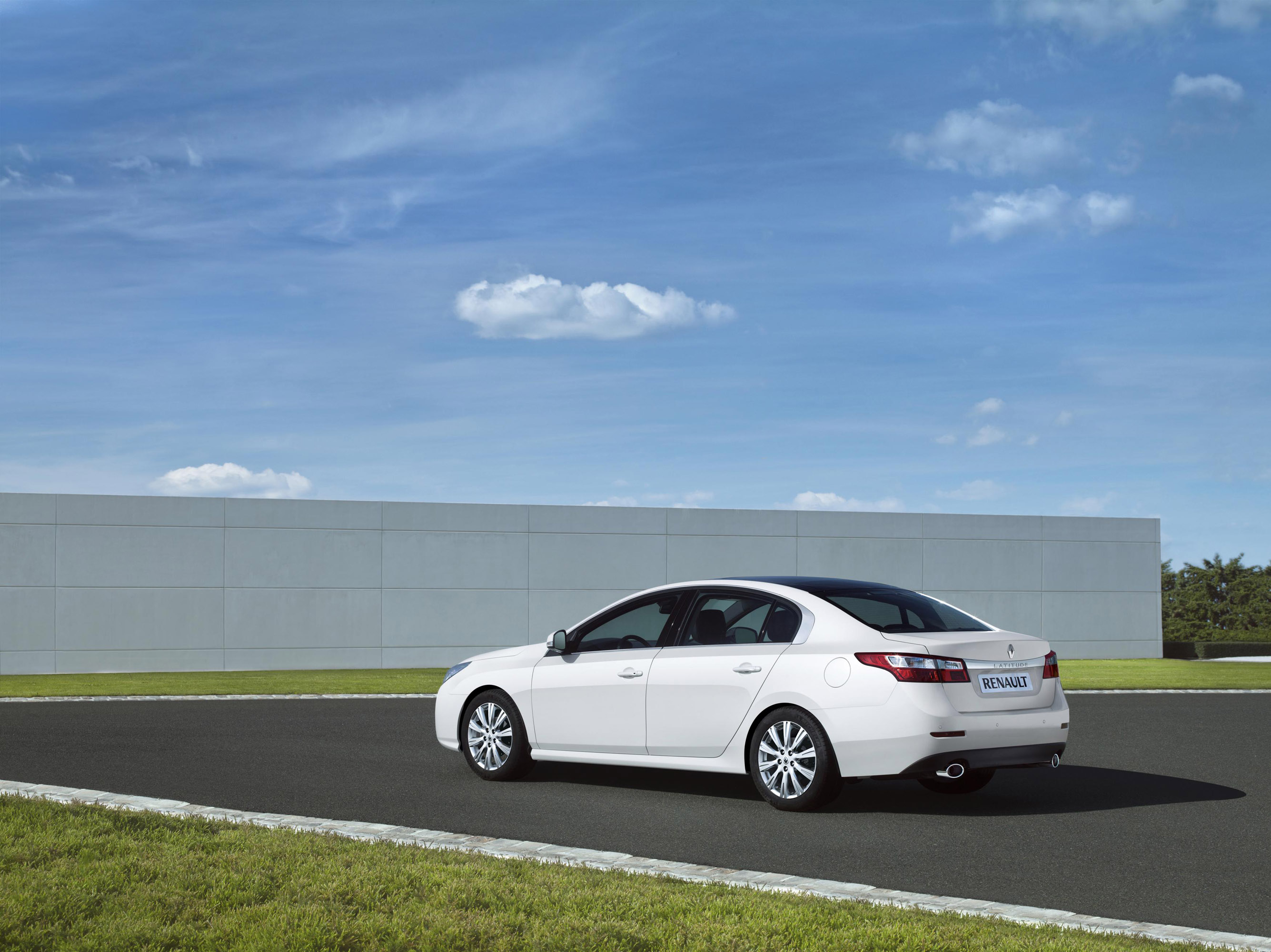 Renault Latitude photo #37