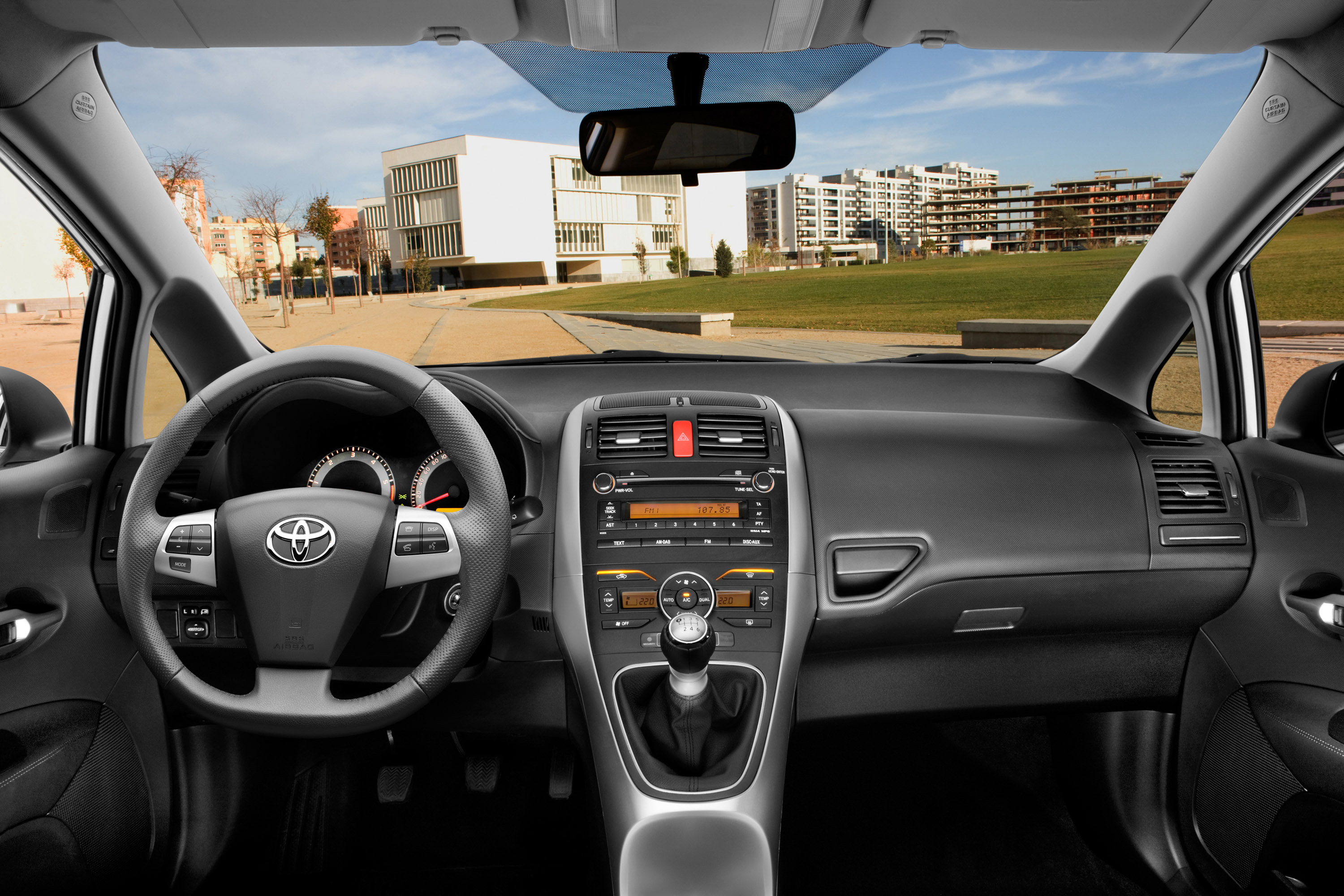 Toyota Auris photo #27