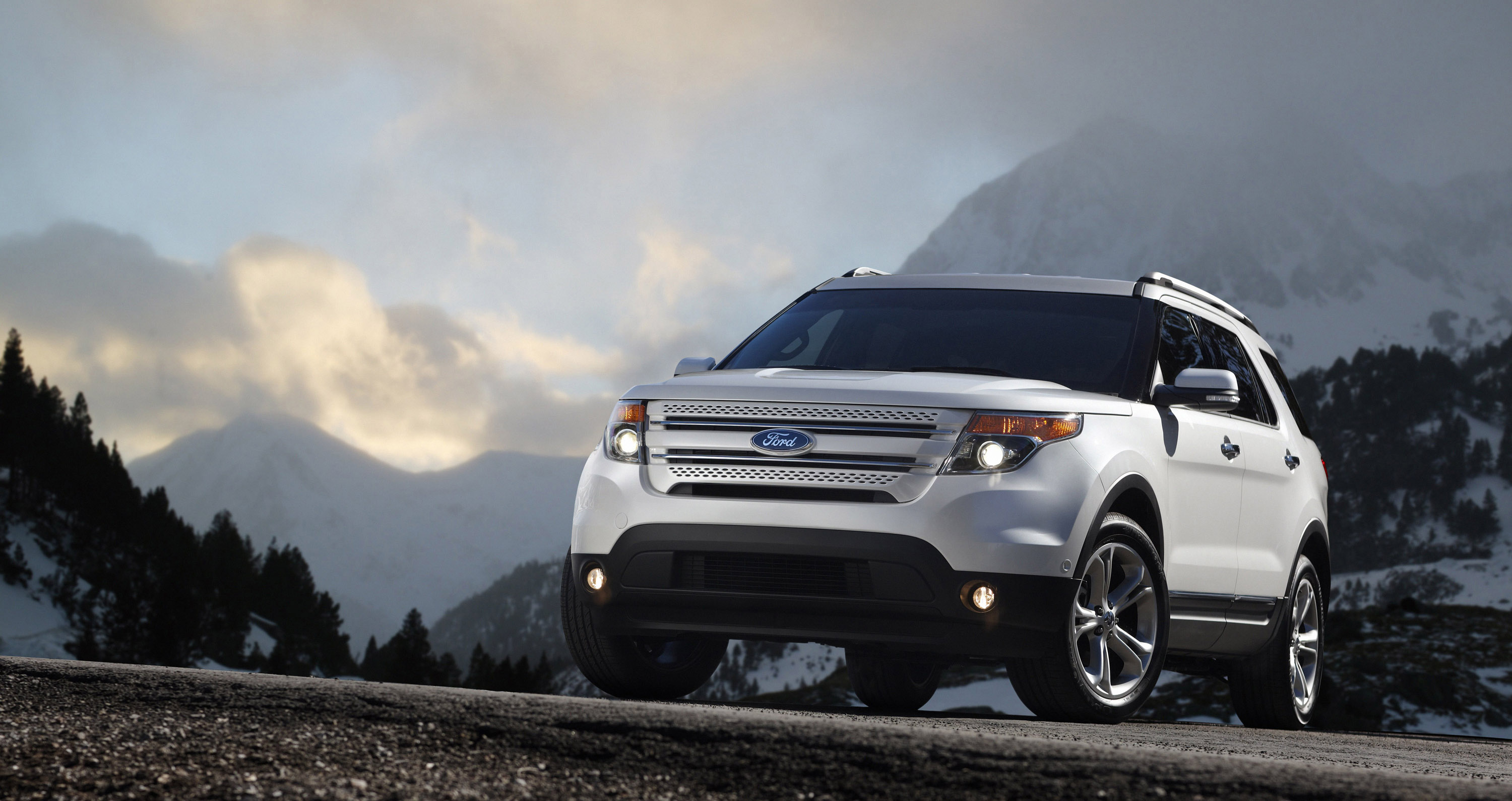 Ford Explorer photo #1