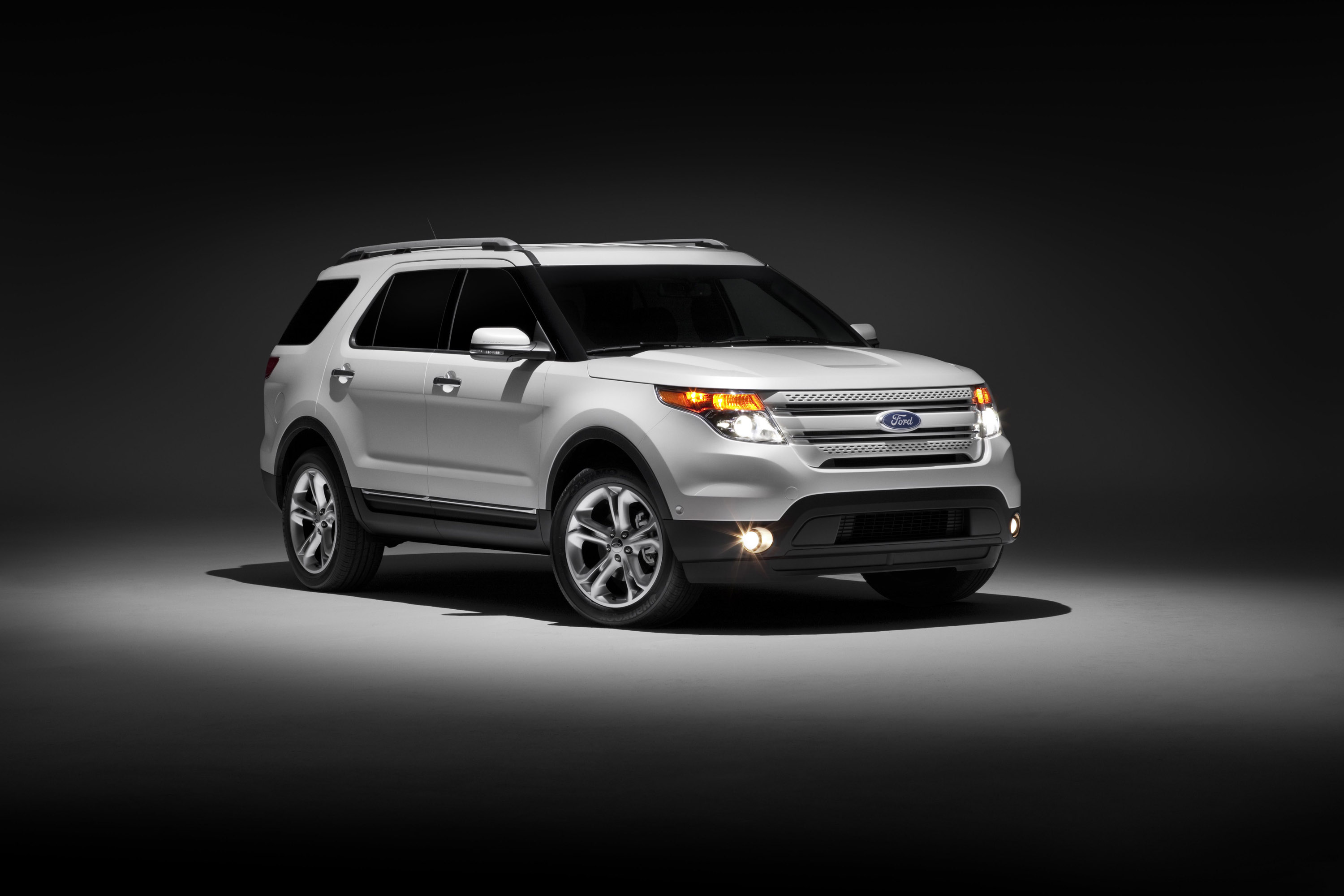 Ford Explorer photo #15