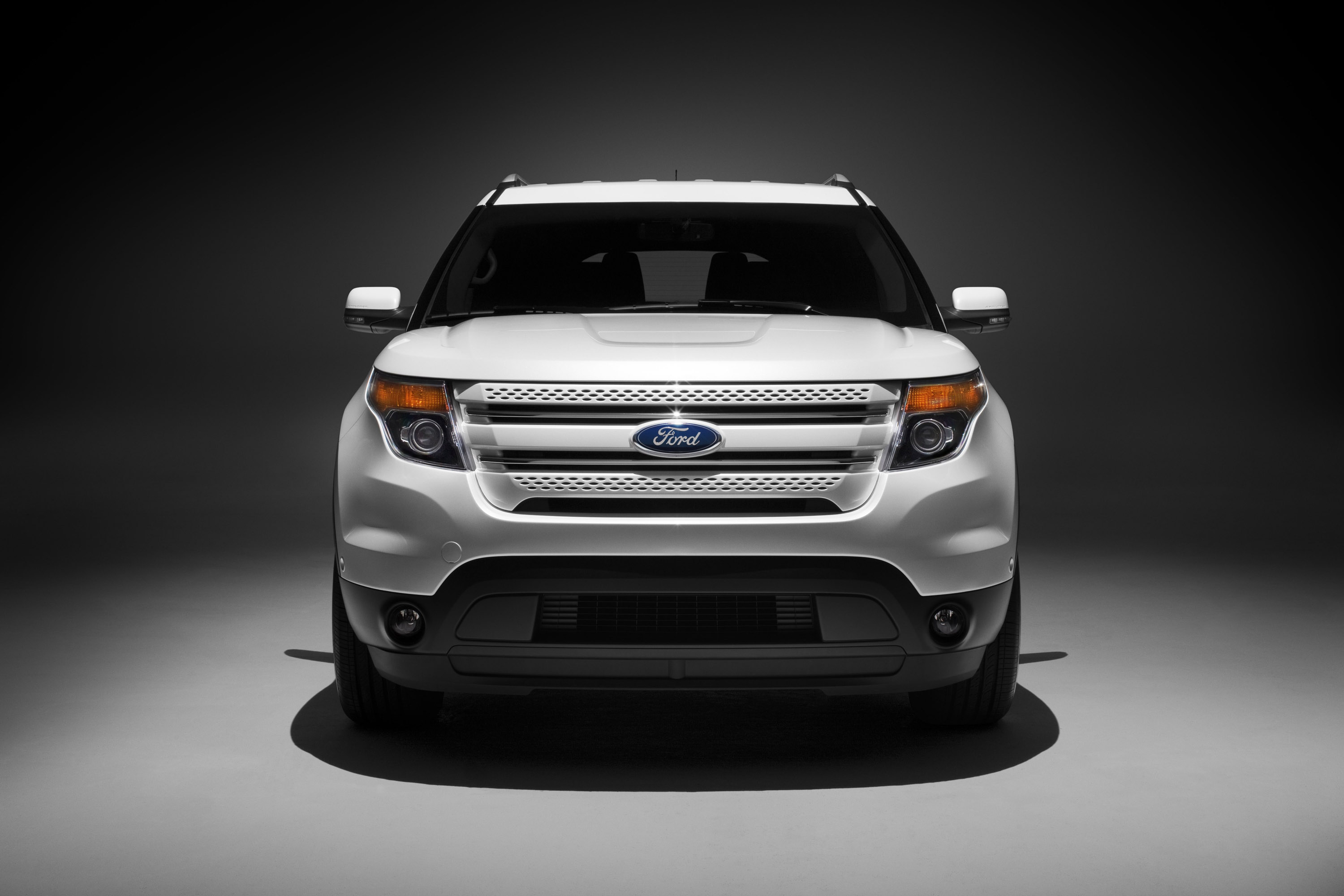 Ford Explorer photo #17