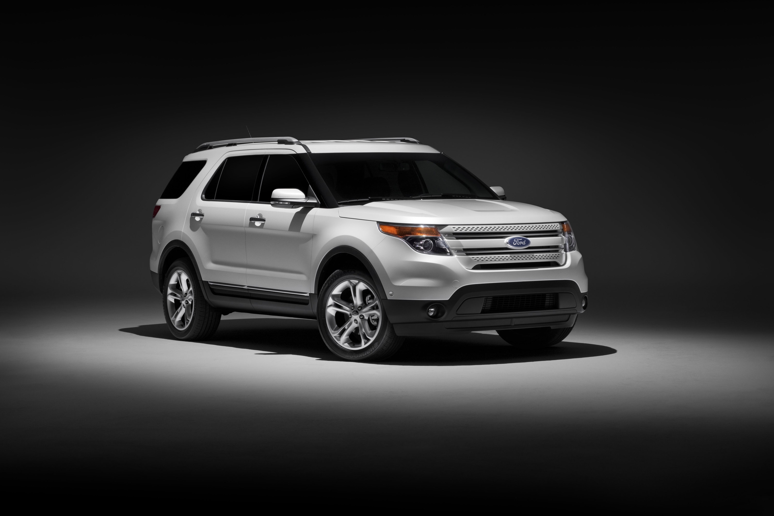 Ford Explorer photo #18