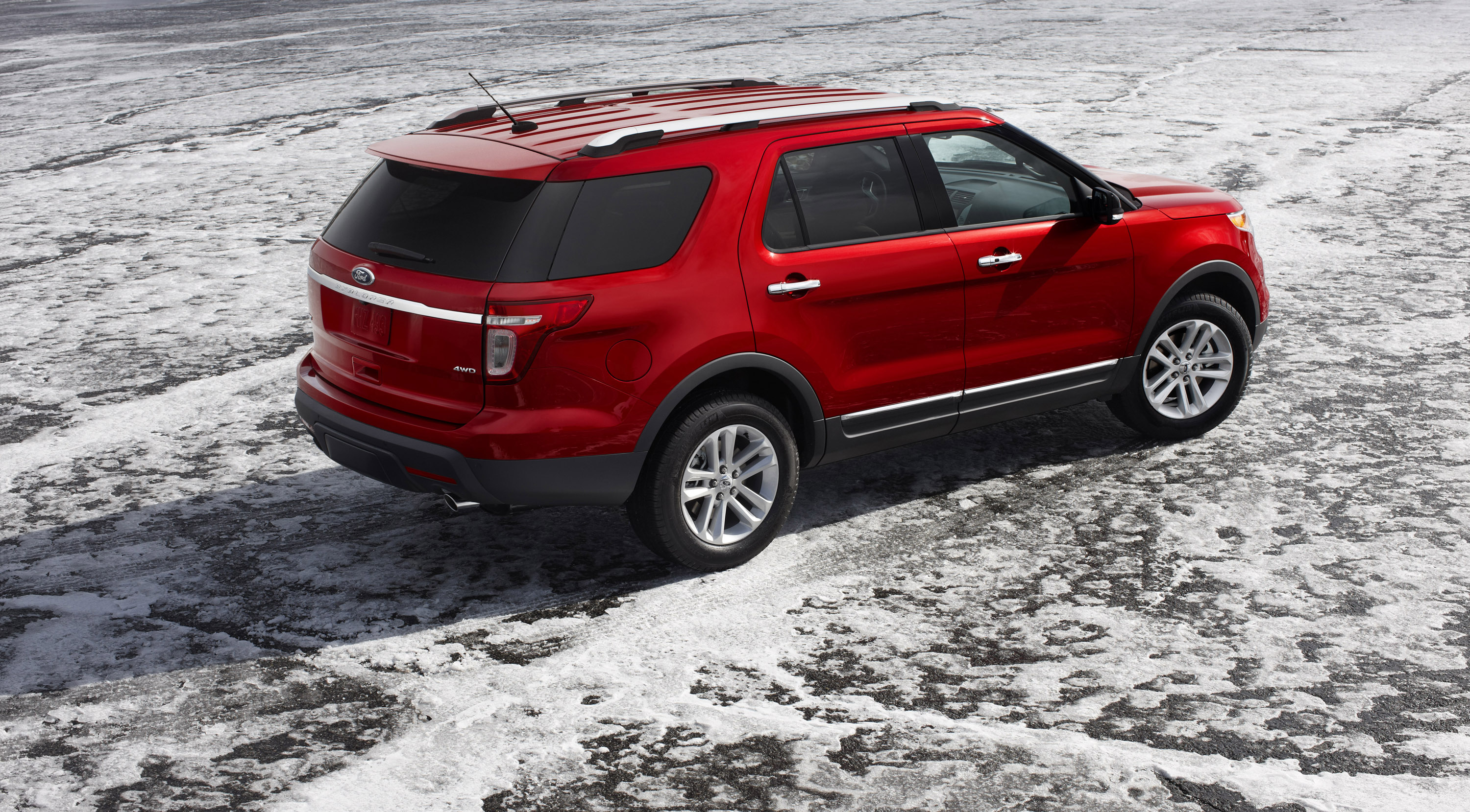 Ford Explorer photo #23