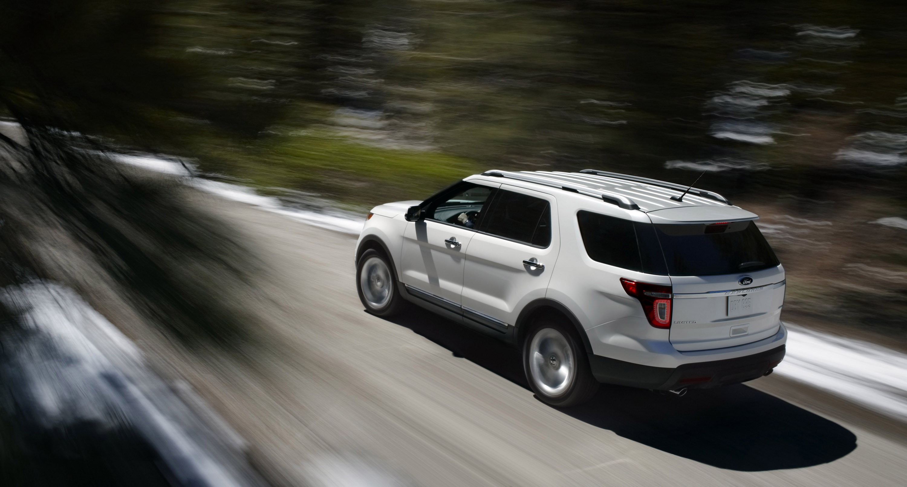 Ford Explorer photo #24