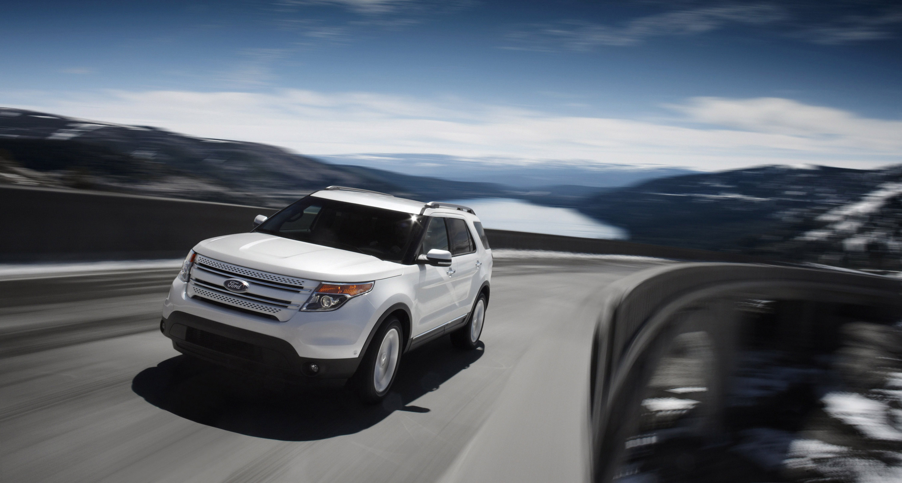 Ford Explorer photo #25