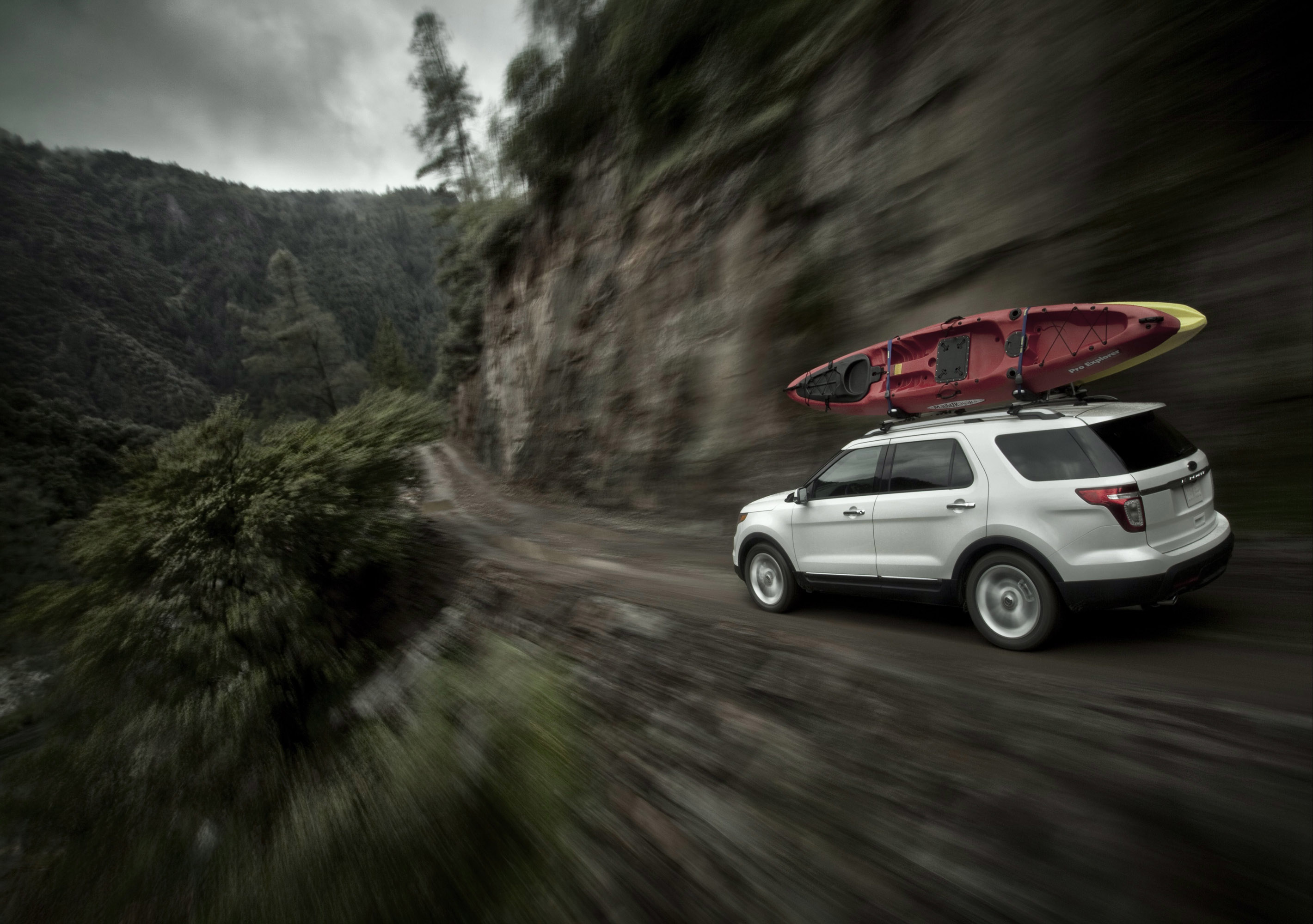 Ford Explorer photo #26