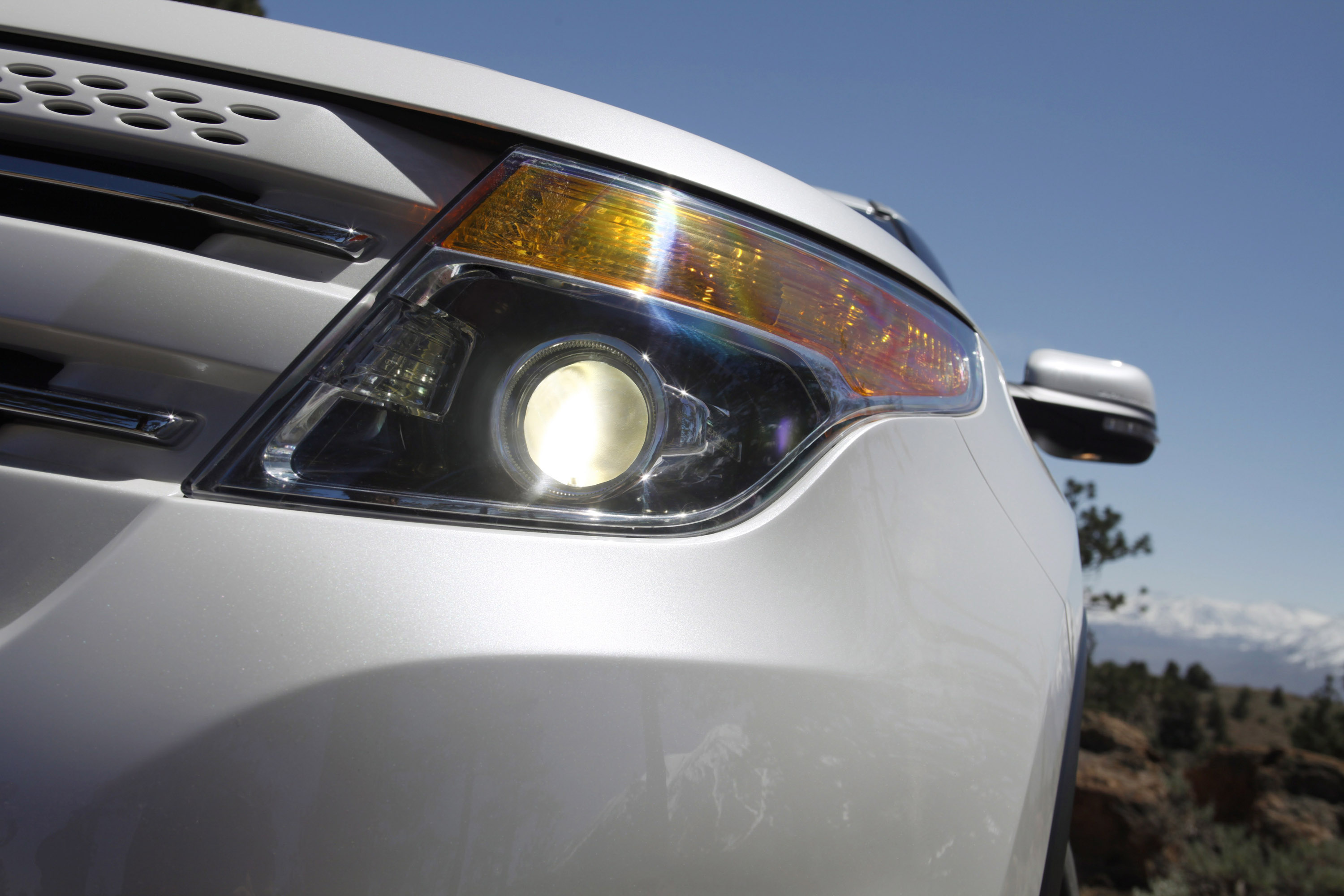 Ford Explorer photo #28
