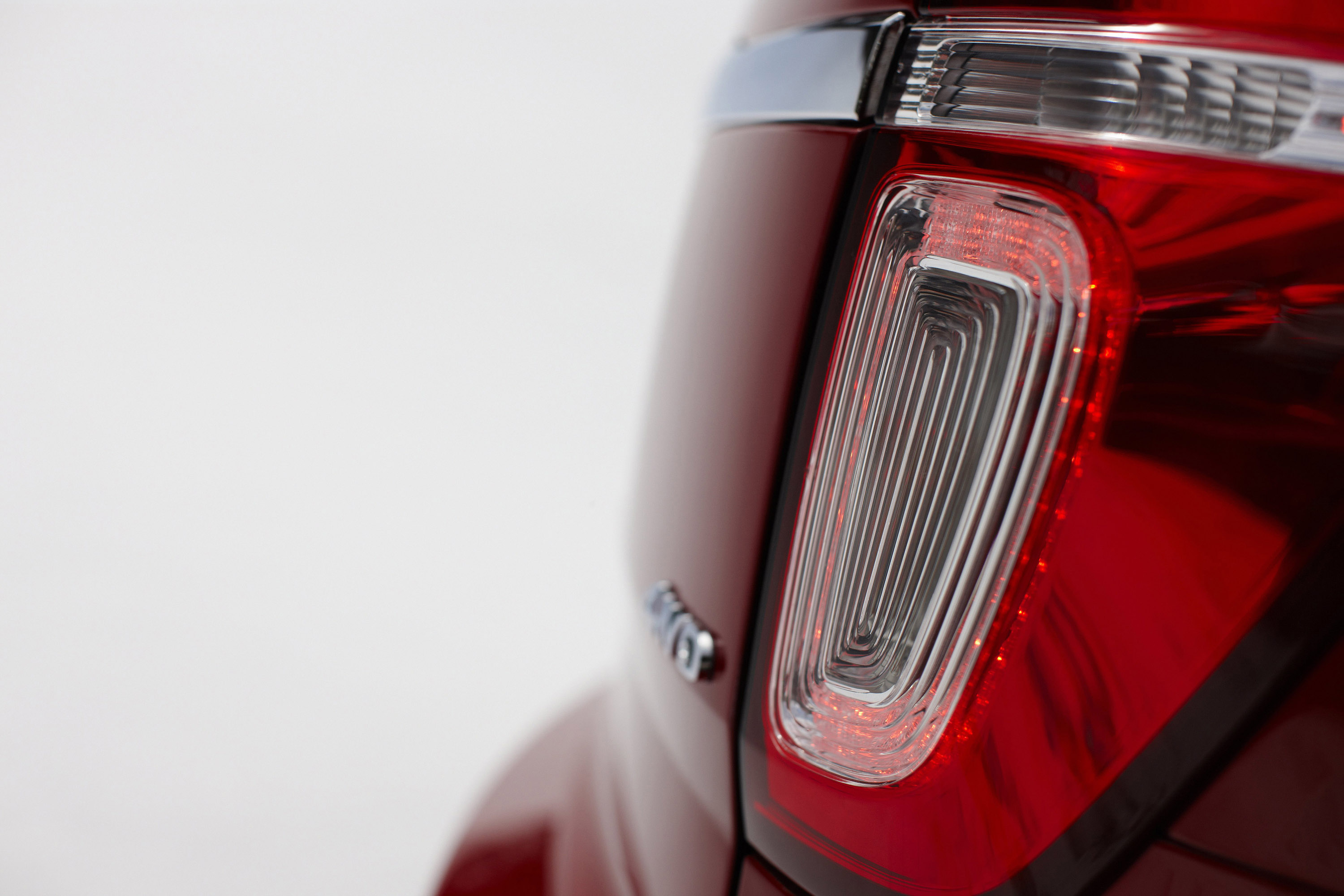 Ford Explorer photo #30